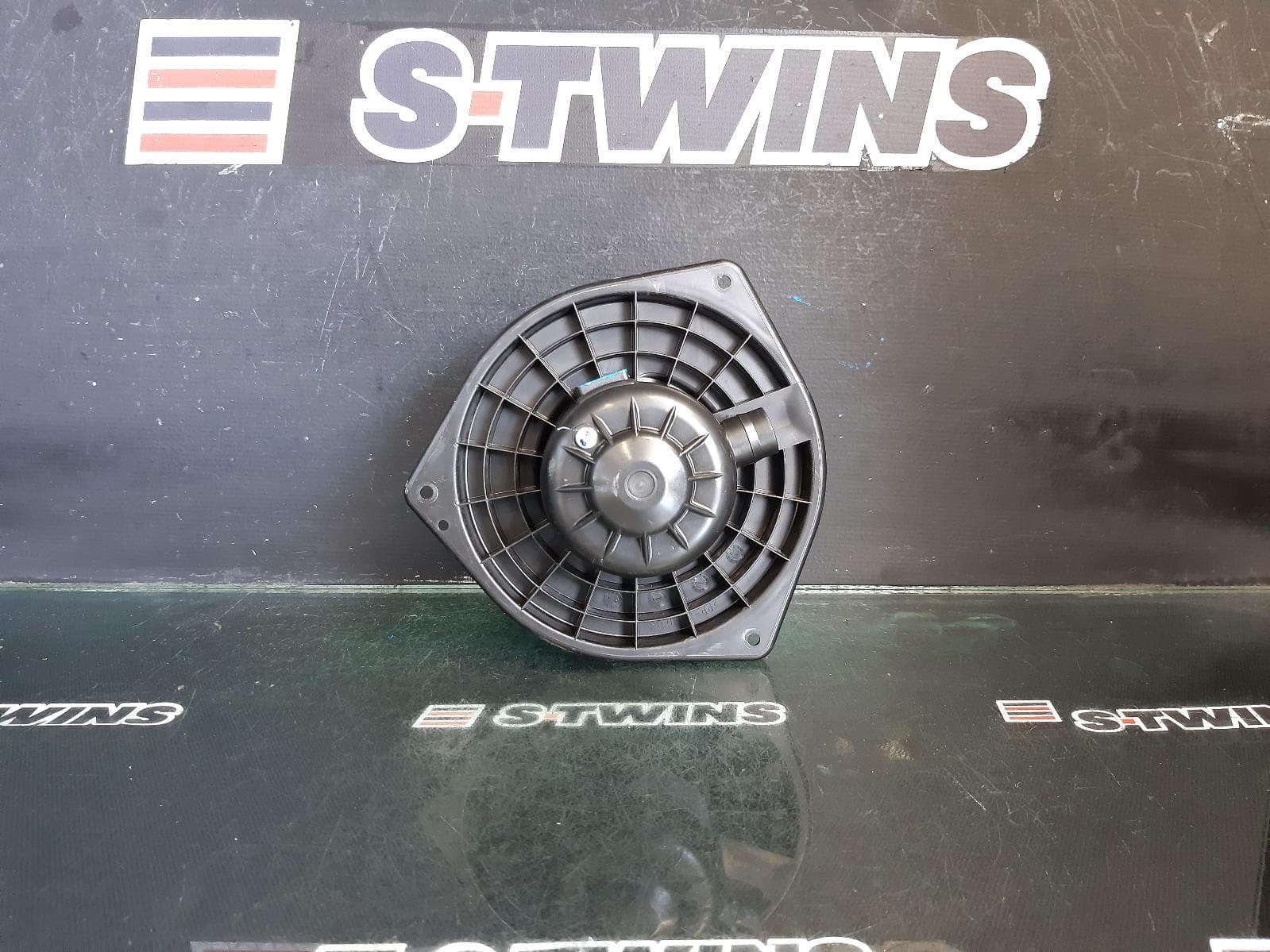 Used auto part listing image: 2014 MITSUBISHI OUTLANDER HEATER FAN MOTOR ZJ-ZK, 10/12-07/16 0000368903
