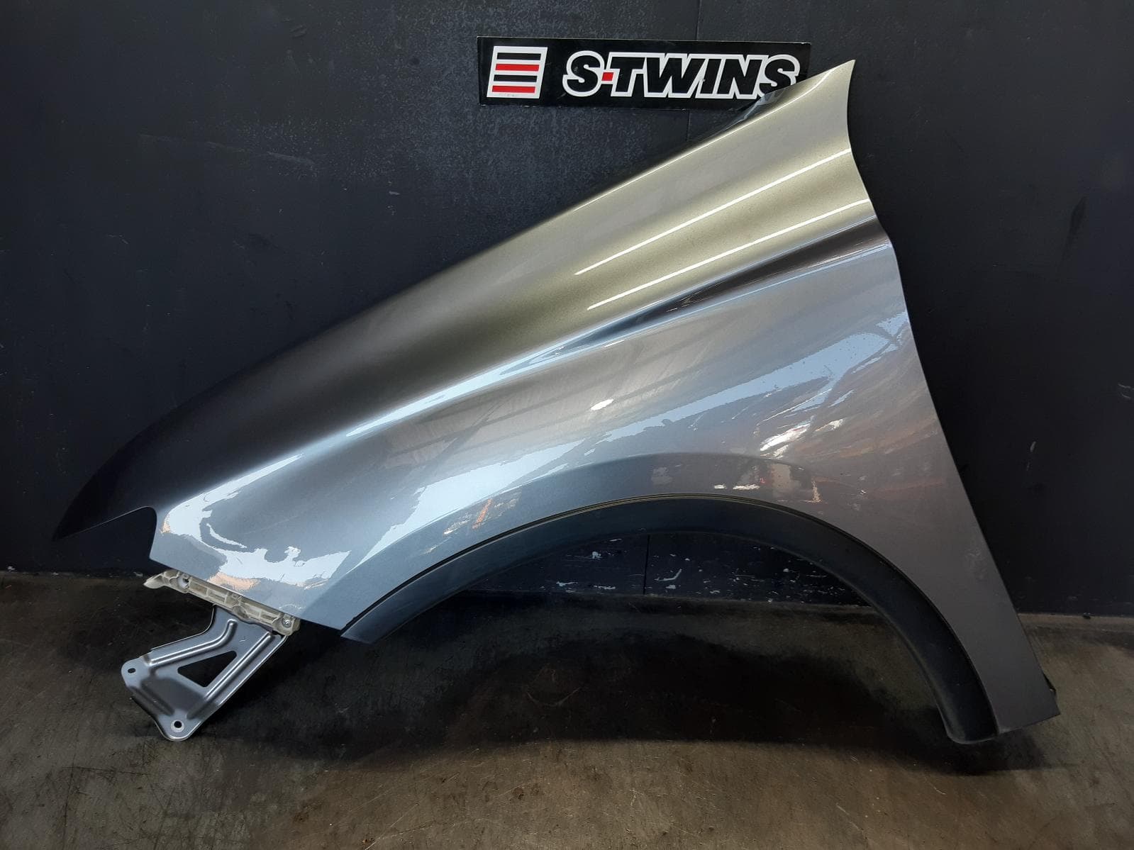 Used auto part listing image: 2014 MITSUBISHI OUTLANDER LEFT GUARD ZJ, NON INDICATOR TYPE & W/ MOULD TYPE, 03/14-03/15 0000368880