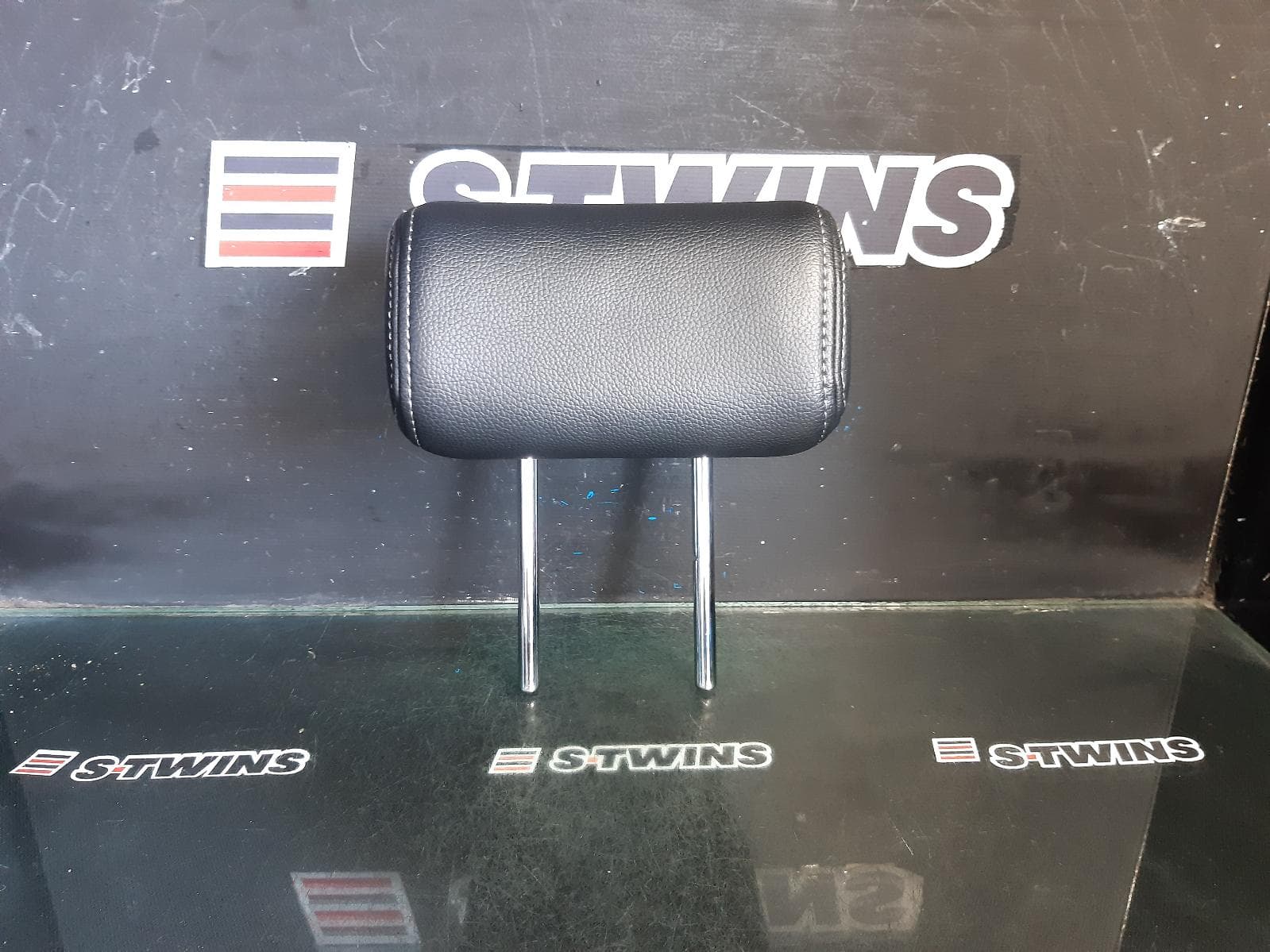 Used auto part listing image: 2014 MITSUBISHI OUTLANDER HEADREST CENTRE REAR 2ND ROW, LEATHER, ZJ, 10/12-03/15 0000368915