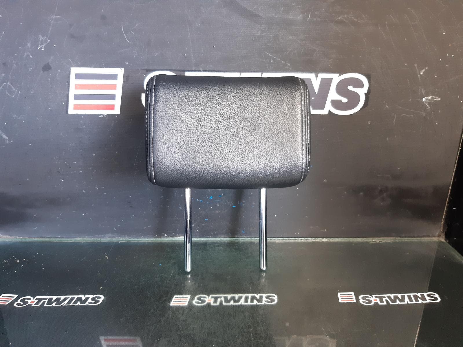 Used auto part listing image: 2014 MITSUBISHI OUTLANDER HEADREST LH REAR 2ND ROW, LEATHER, ZJ, 10/12-03/15 0000368911