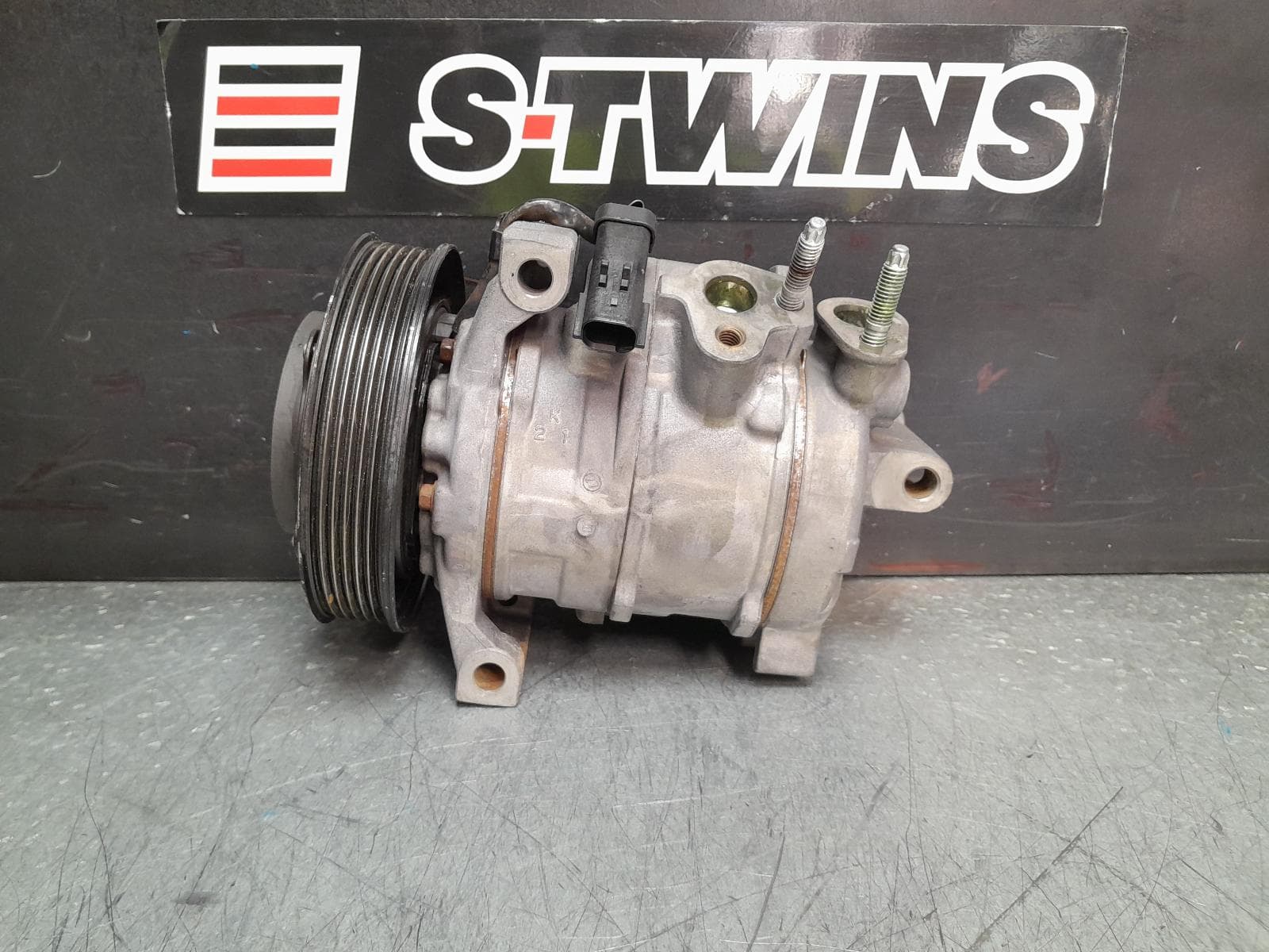 Used auto part listing image: 2013 JEEP GRANDCHEROKEE A C COMPRESSOR WK, 3.0, DIESEL, 04/13-02/22 0000370371