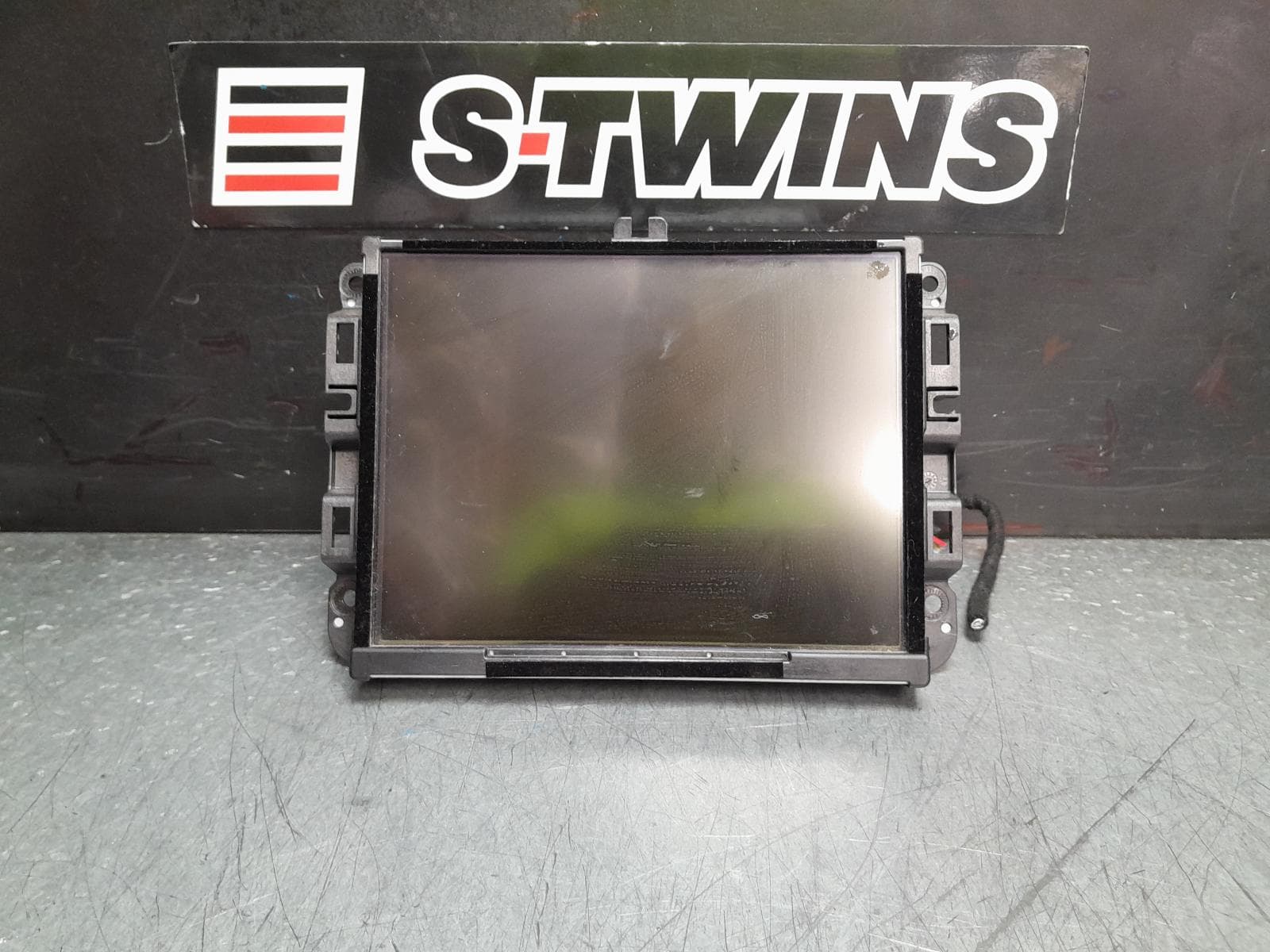 Used auto part listing image: 2013 JEEP GRANDCHEROKEE DISPLAY UNIT ONLY, UCONNECT 8.4IN, SAT NAV TYPE, WK, 04/13-09/16 0000370403