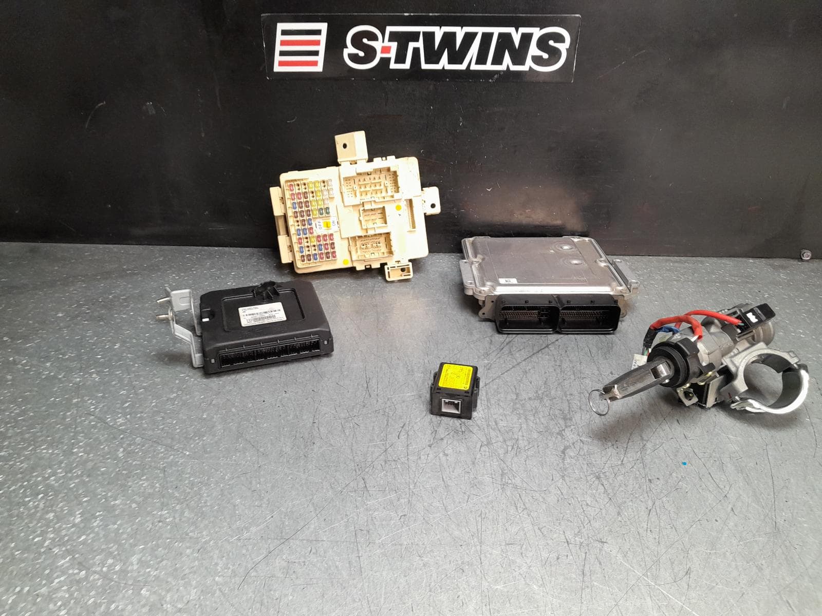 Used auto part listing image: 2017 HYUNDAI TUCSON ENGINE ECU, 2.0, G4NC, PETROL, SEC SET (ECU/IMM/READER/KEY), TL, 06/15-01/21 0000370715
