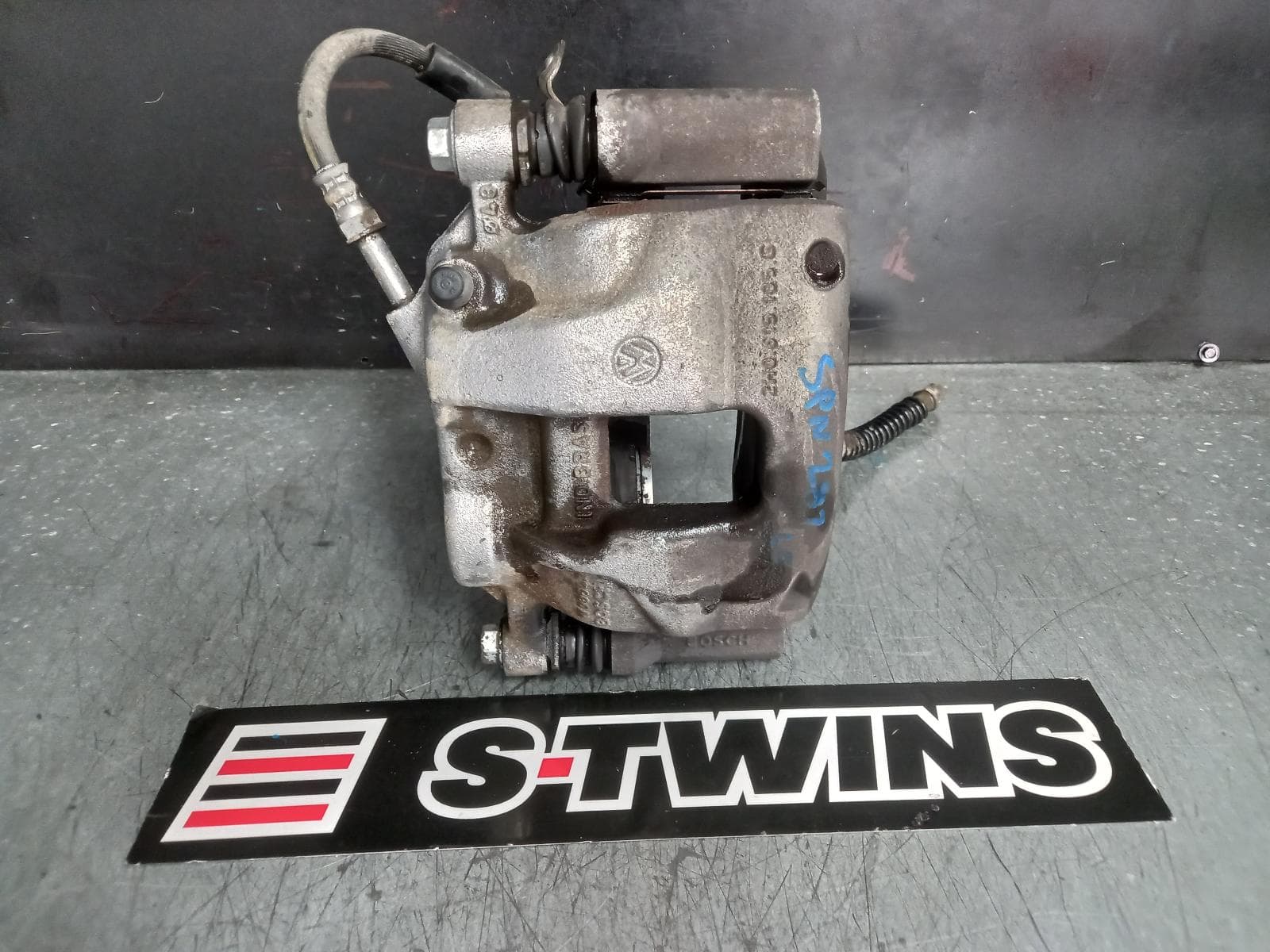 Used auto part listing image: 2015 VOLKSWAGEN AMAROK CALIPER LH FRONT, 2H, 2 WHEEL DISC TYPE, 10/10-09/22 0000370094