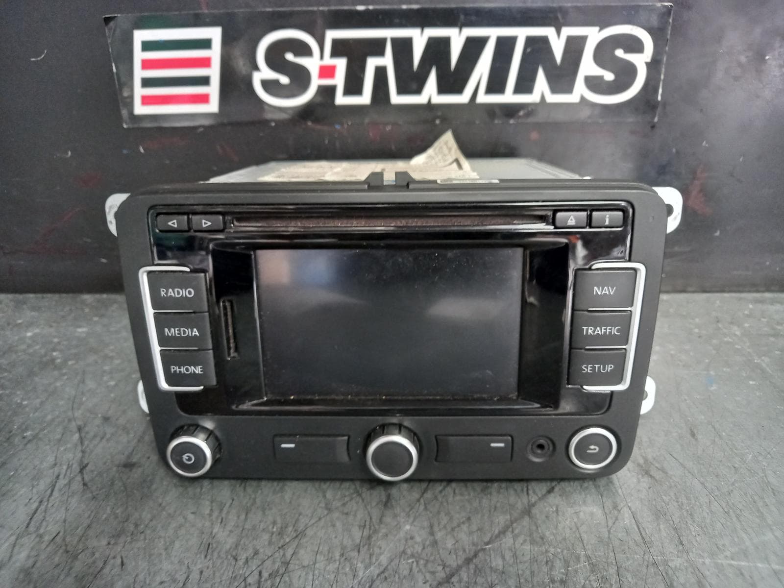 Used auto part listing image: 2015 VOLKSWAGEN AMAROK DISPLAY & HEAD UNIT (RNS315), 2H, 10/10-09/16 0000370099