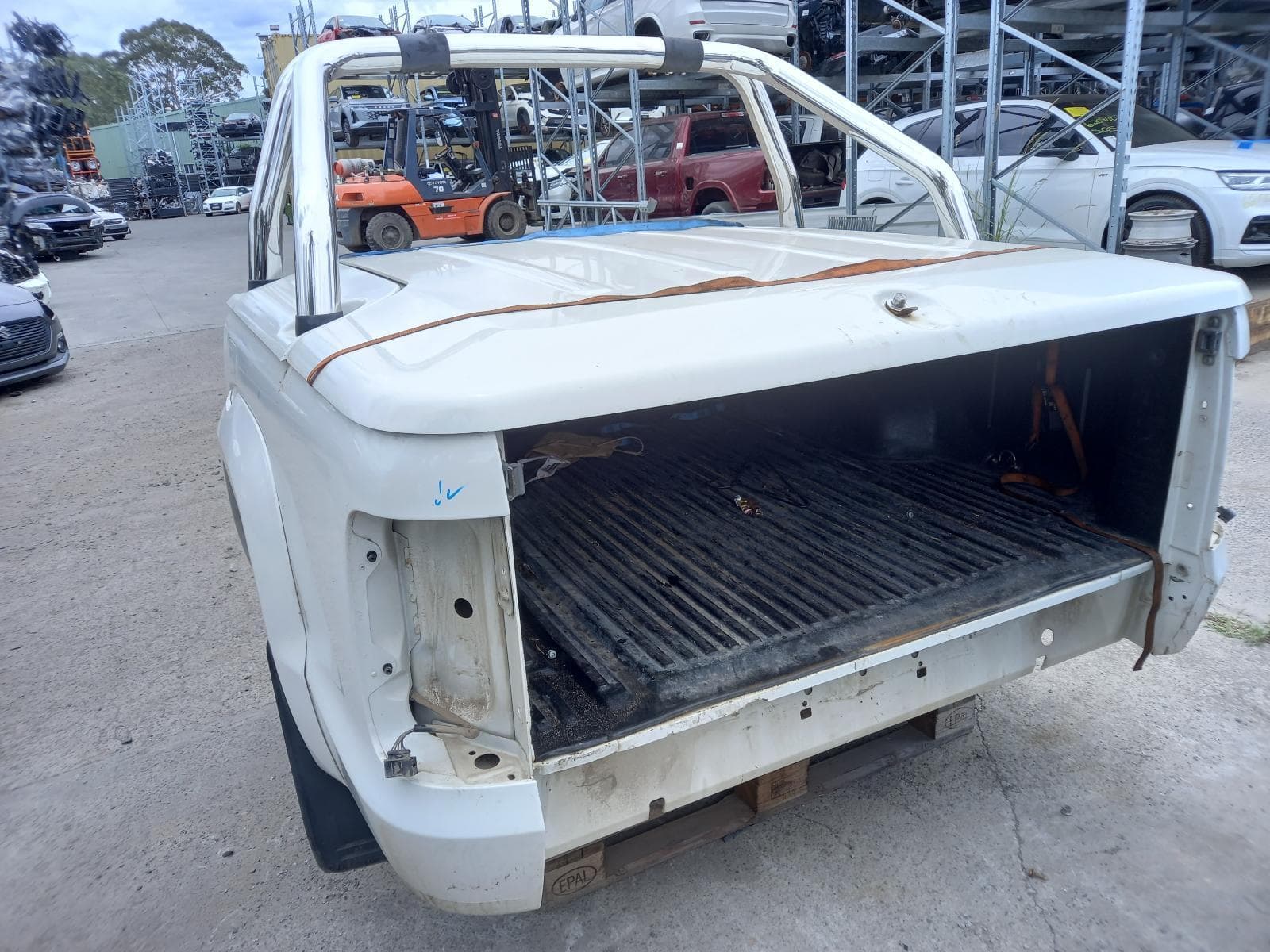 Used auto part listing image: 2015 VOLKSWAGEN AMAROK TONNEAU COVER TONNEAU-HARD, 2H, DUAL CAB, 10/10-09/22 0000370103
