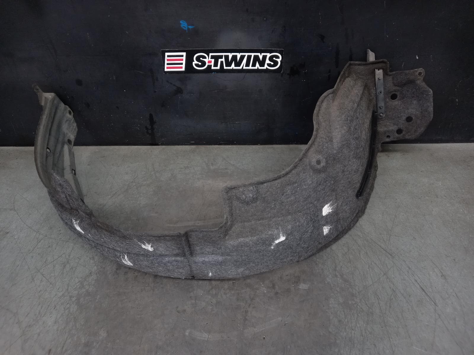 Used auto part listing image: 2016 TOYOTA RAV4 RIGHT GUARD LINER XA40, 12/12-12/18 0000370834