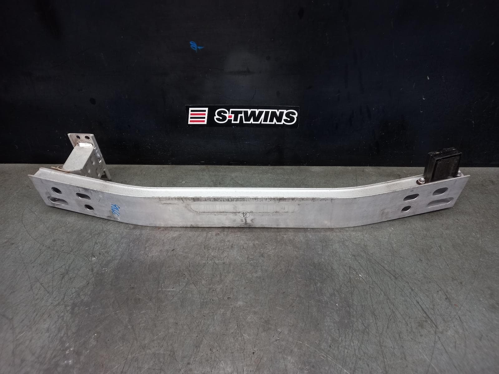Used auto part listing image: 2011 LEXUS CT200H F BAR REINFORC BRACK REINFORCEMENT, ZWA10, 12/10-12/13 0000369118