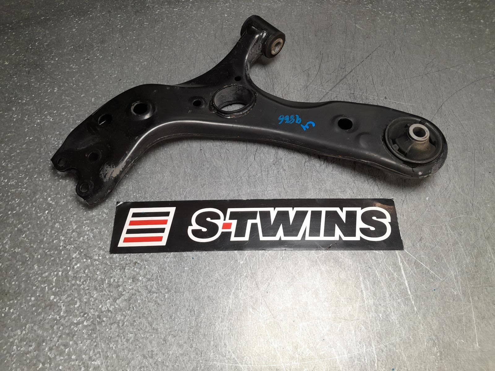 Used auto part listing image: 2011 LEXUS CT200H LEFT FRONT LOWER CONTROL ARM ZWA10, 12/10- 0000369130