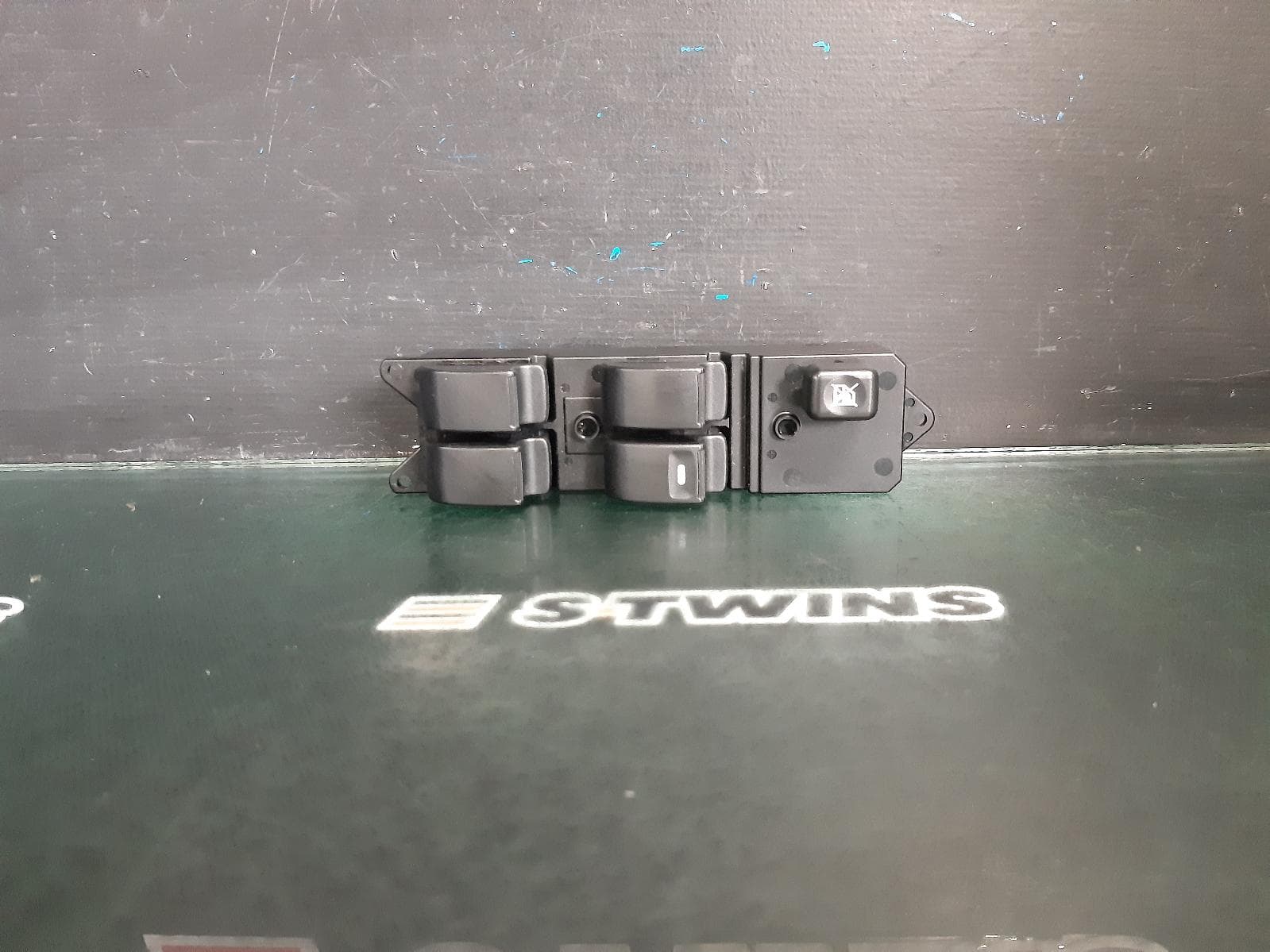 Used auto part listing image: 2017 MITSUBISHI LANCER PWR DR WIND SWITCH RH FRONT (MASTER SWITCH), CJ-CF, 07/10-12/17 0000369173