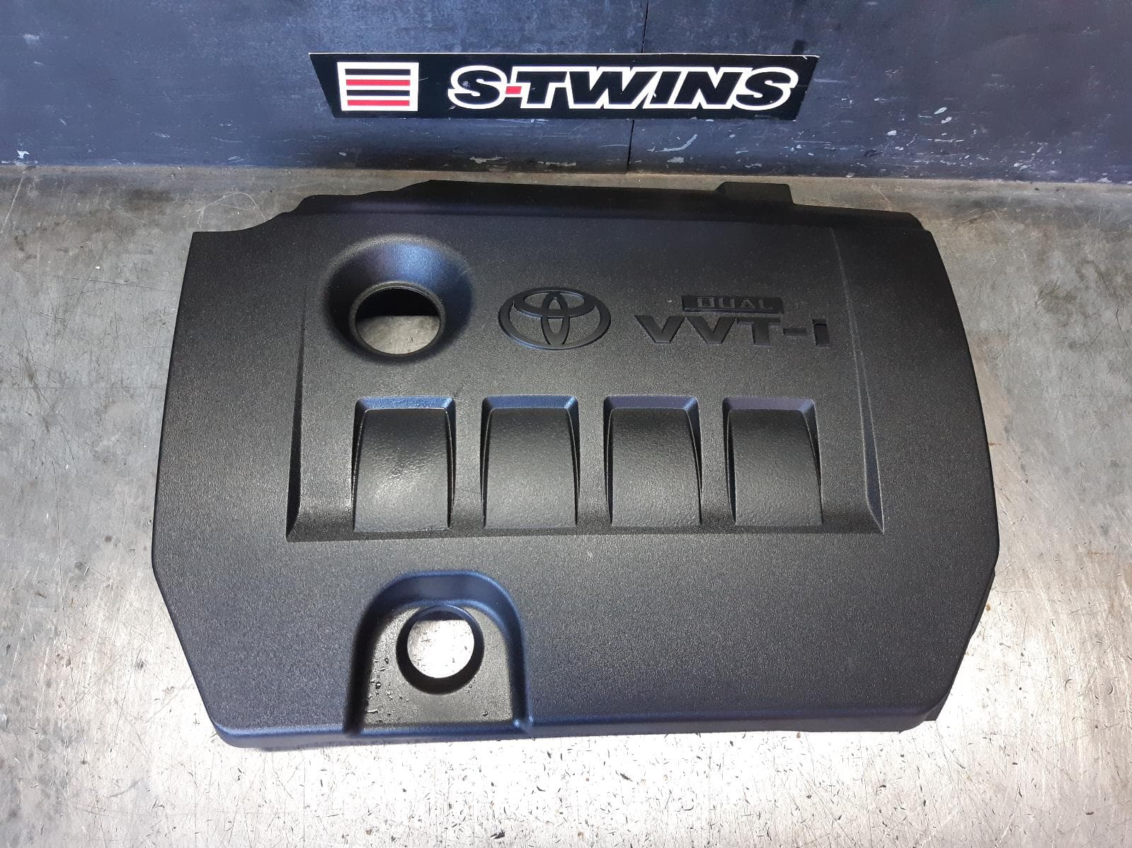 Used auto part listing image: 2014 TOYOTA COROLLA ENGINE COVER ZRE172R, 12/13-06/19 0000369103