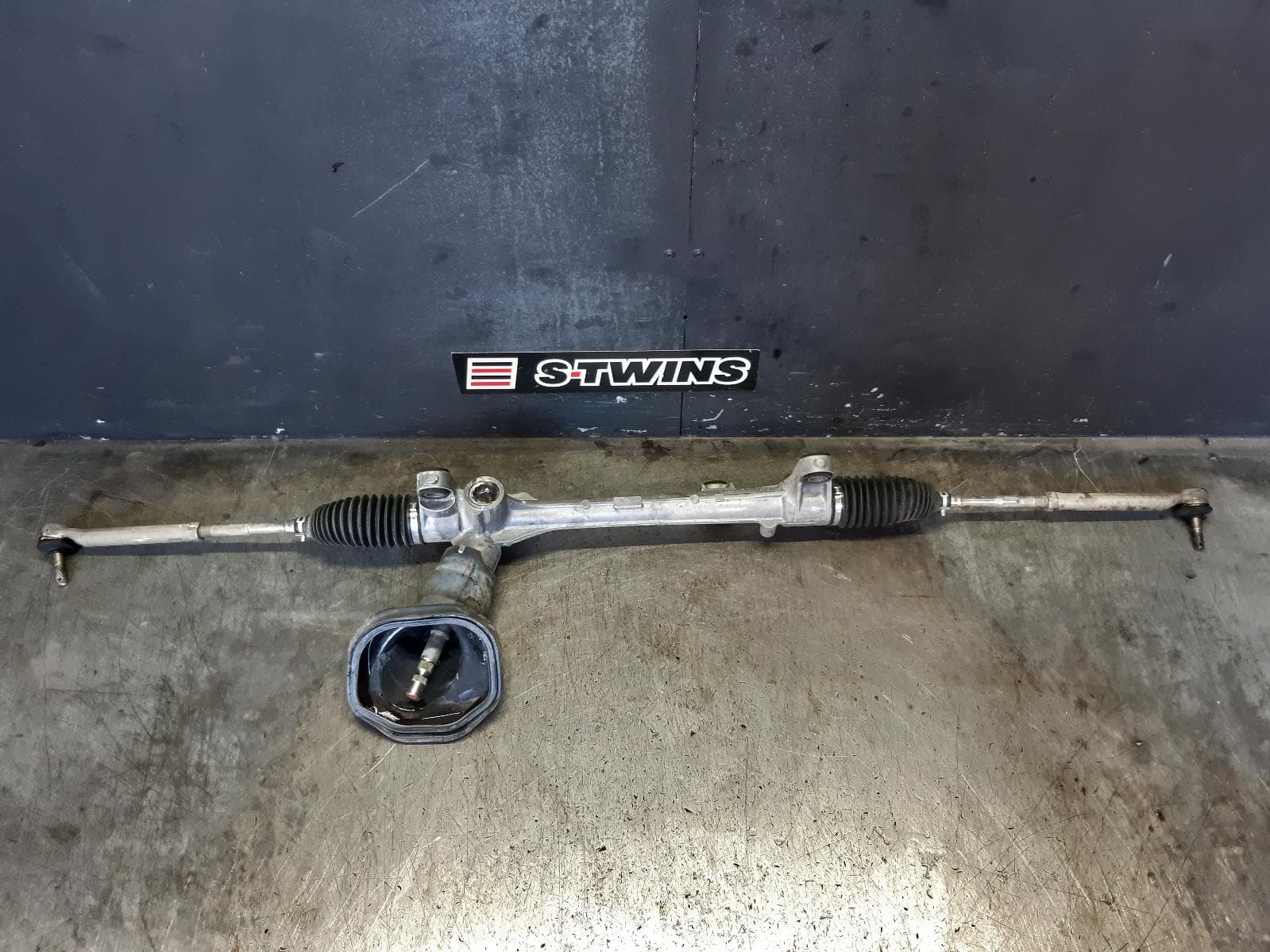 Used auto part listing image: 2014 TOYOTA COROLLA STEERING BOX RACK STEERING RACK, ZRE172R, SEDAN, 12/13-06/19 0000369280