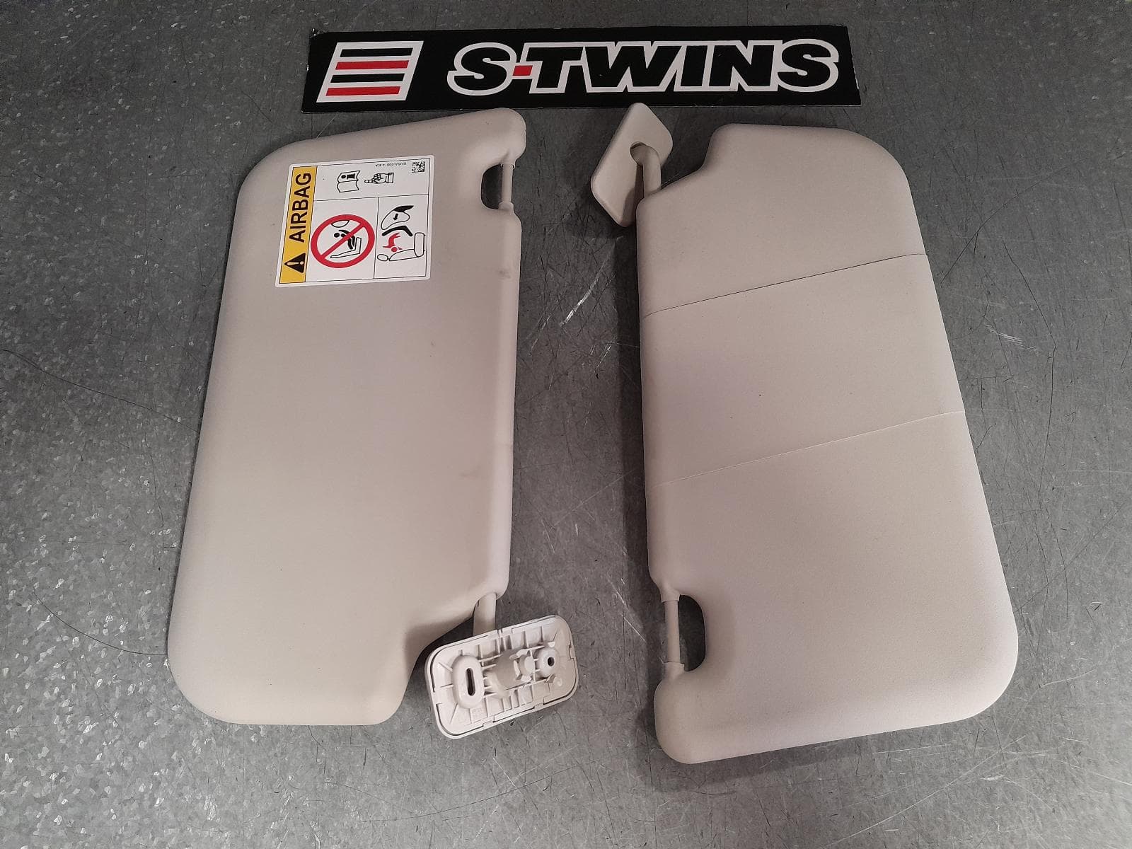 Used auto part listing image: 2018 MAZDA BT50 SUNVISOR UP-UR, PAIR, 10/11-06/20 0000369344