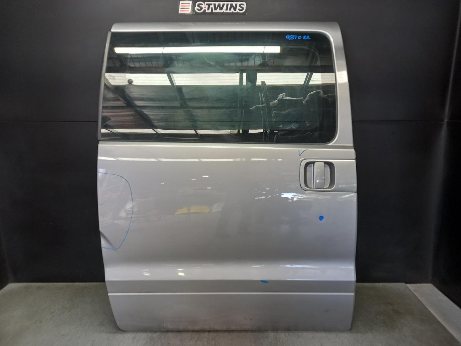 Used auto part listing image: 2019 HYUNDAI ILOAD/IMAX RIGHT REAR DOOR SLIDING TQ, IMAX, NON MOULD TYPE, 03/18-03/21 0000369227