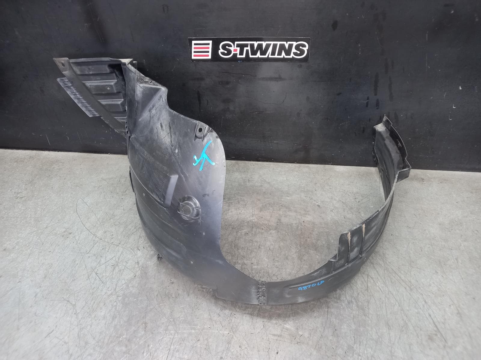 Used auto part listing image: 2019 HYUNDAI ILOAD/IMAX LEFT GUARD LINER FRONT, TQ, iLOAD/iMAX, 03/18-03/21 0000369230