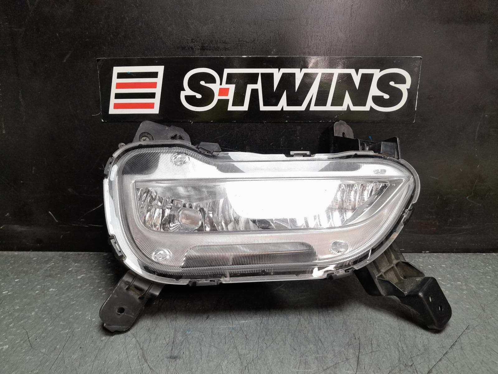 Used auto part listing image: 2019 HYUNDAI ILOAD/IMAX BUMPER FOGLAMP, TQ, 03/18-03/21 0000369229