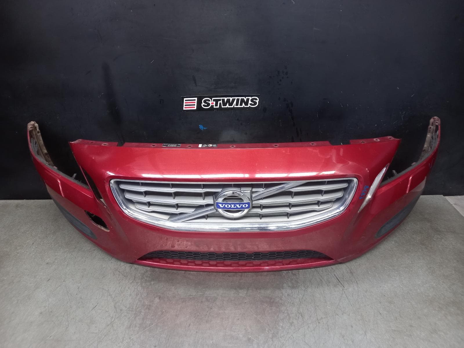 Used auto part listing image: 2011 VOLVO S60/V60 FRONT BUMPER S60/V60, F SERIES, W/ H/LAMP WASHER TYPE, 12/10-11/13 0000369963