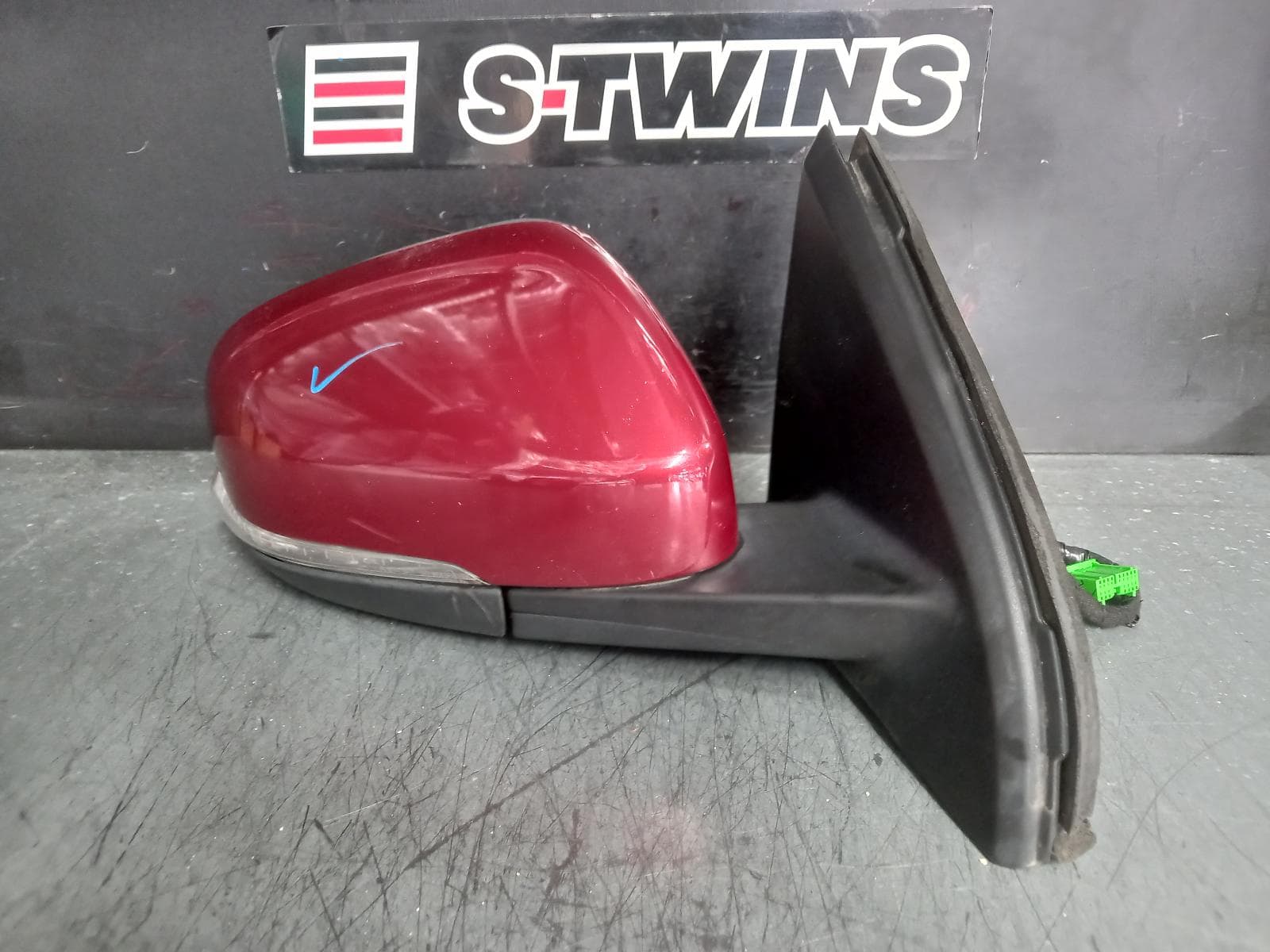 Used auto part listing image: 2011 VOLVO S60/V60 RIGHT DOOR MIRROR Mk2, STANDARD, HEATED, NON CAMERA, COLOUR CODED TYPE, 12/10-12/18 0000369965
