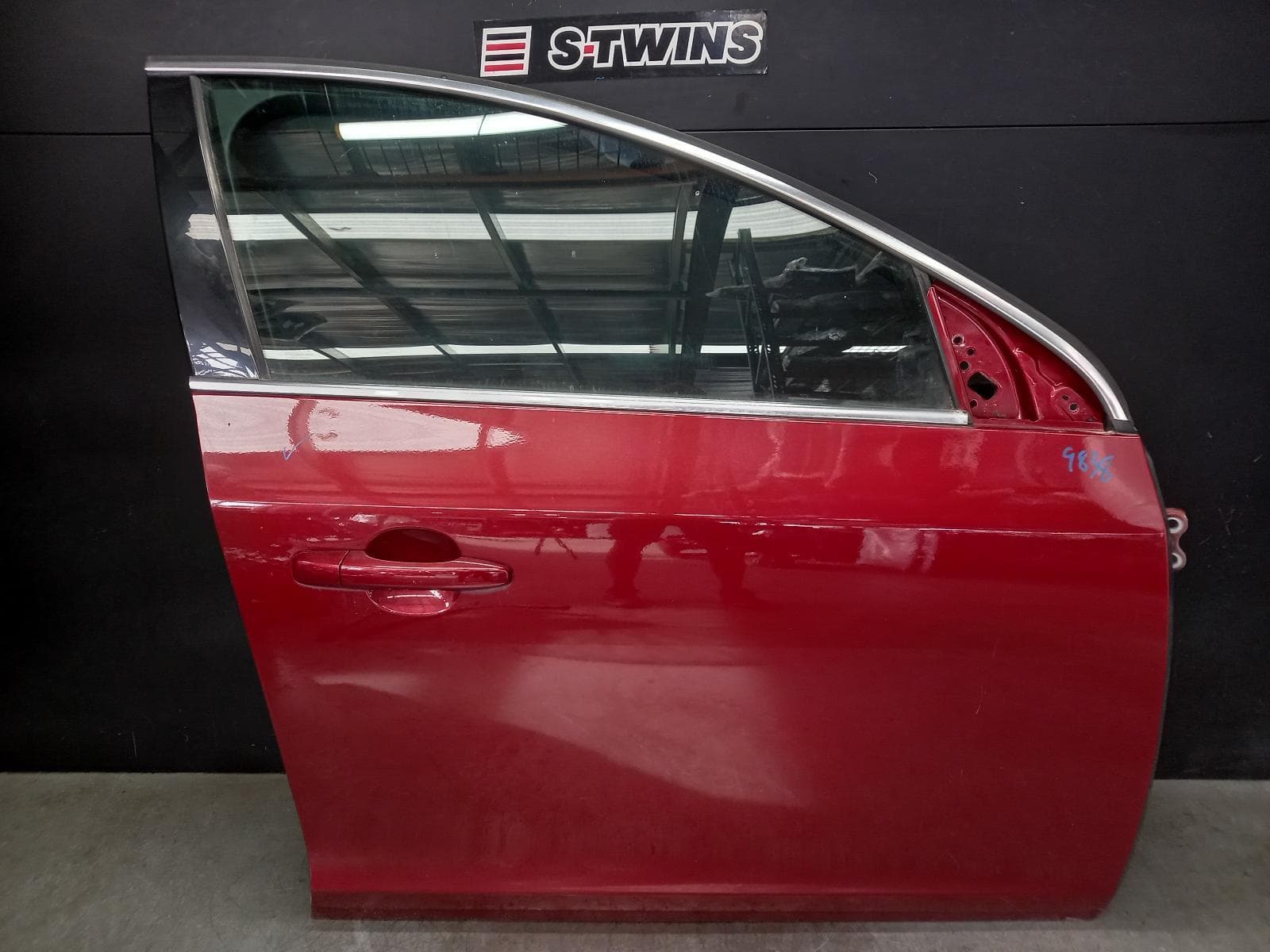 Used auto part listing image: 2011 VOLVO S60/V60 RIGHT FRONT DOOR F SERIES, SEDAN/WAGON, 12/10-12/18 0000369825