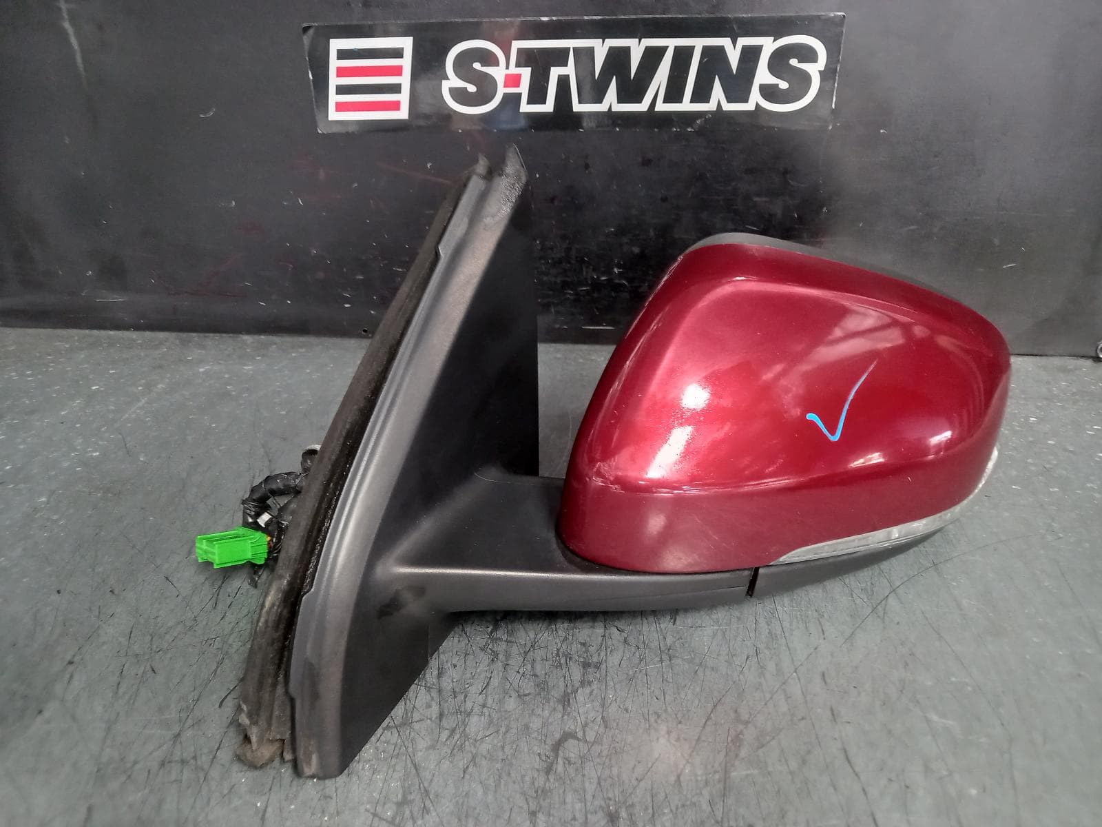 Used auto part listing image: 2011 VOLVO S60/V60 LEFT DOOR MIRROR Mk2, STANDARD, HEATED, NON CAMERA, COLOUR CODED TYPE, 12/10-12/18 0000369967