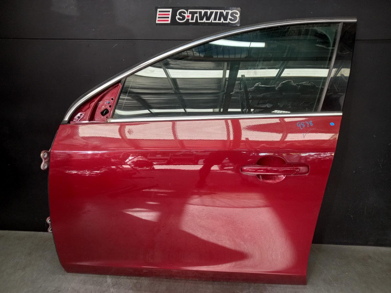 Used auto part listing image: 2011 VOLVO S60/V60 LEFT FRONT DOOR F SERIES, SEDAN/WAGON, 12/10-12/18 0000369826