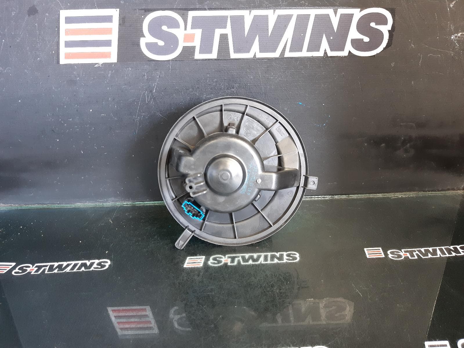 Used auto part listing image: 2010 VOLKSWAGEN GOLF HEATER FAN MOTOR GEN 6, VALEO P/N 1K2819015, NON CLIMATE CONTROL TYPE, 10/08-01/16 0000368881