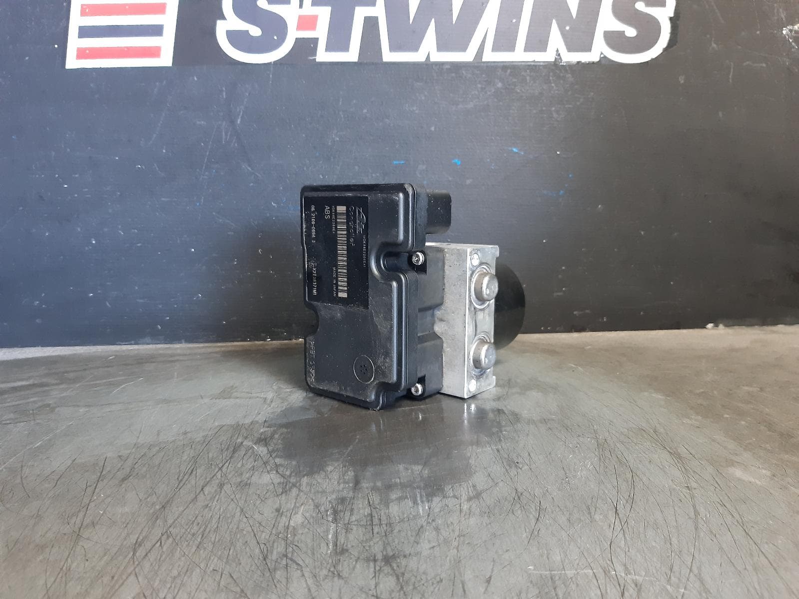 Used auto part listing image: 2006 SUZUKI VITARA ABS PUMP MODULATOR GRAND VITARA, JB, NON ESP CONTROL TYPE (P/N 5611064JC2), 04/05-09/08 0000369708