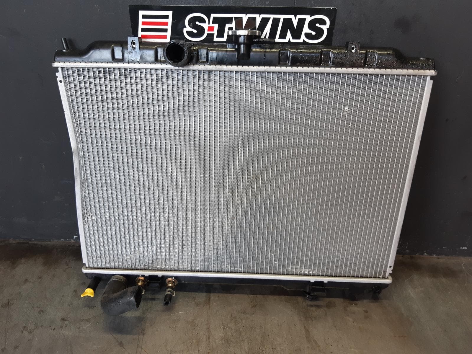 Used auto part listing image: 2006 NISSAN XTRAIL RADIATOR AUTO, PETROL, T30, 10/01-09/07 0000369426