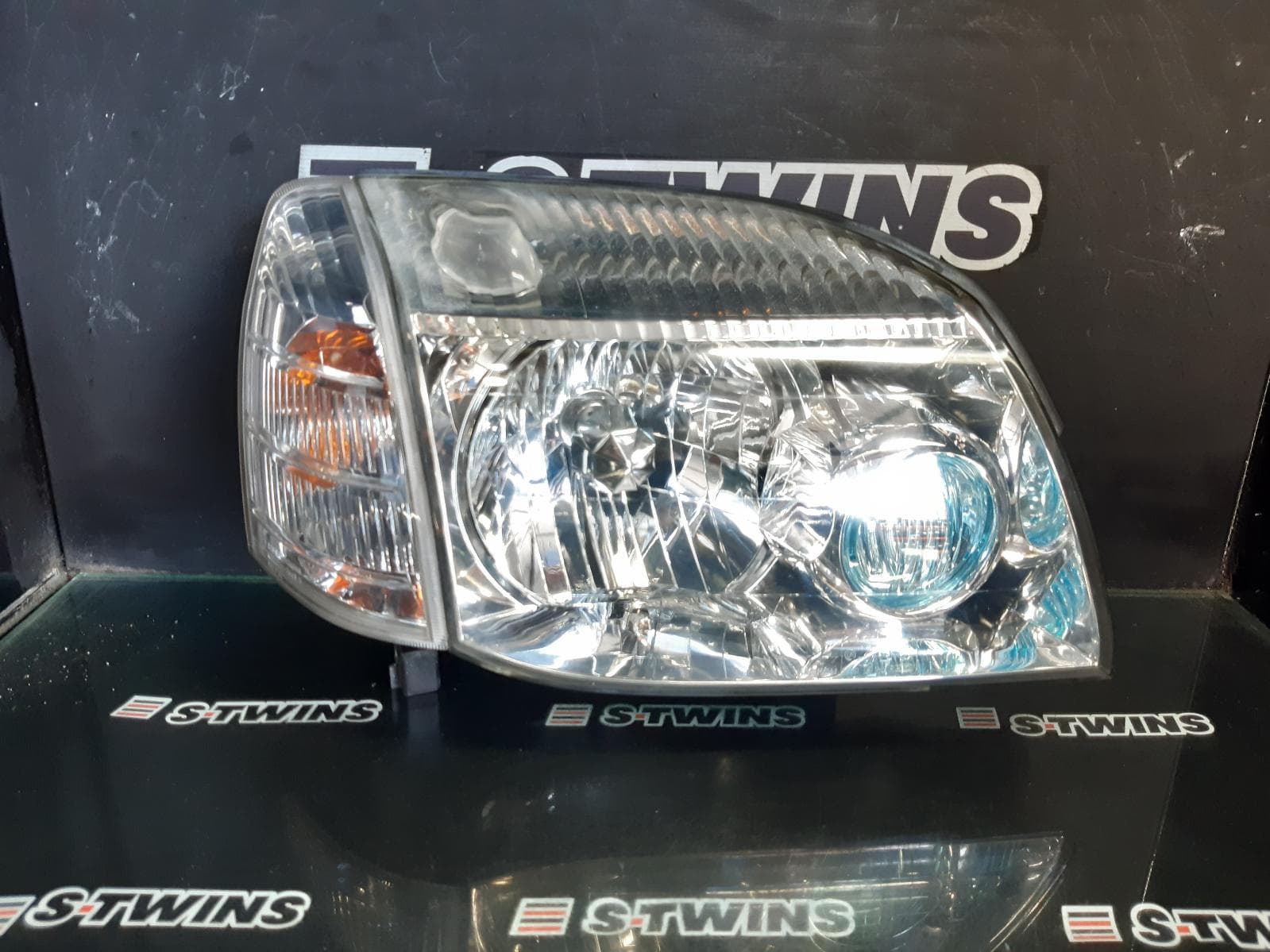 Used auto part listing image: 2006 NISSAN XTRAIL RIGHT HEADLAMP T30, BLUE LENS TYPE, 10/01-09/07 0000369266