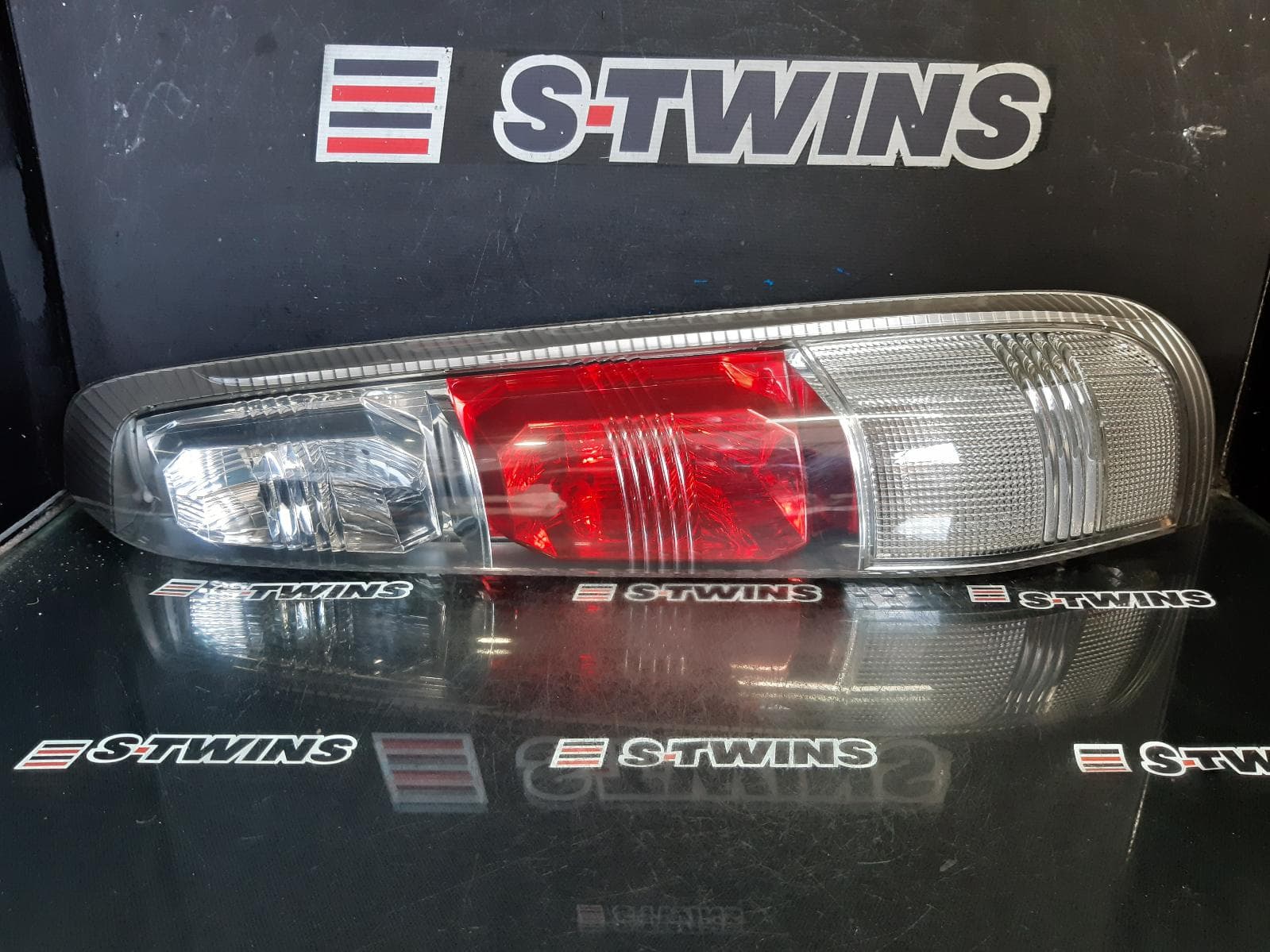 Used auto part listing image: 2006 NISSAN XTRAIL RIGHT TAILLIGHT T30, ST-S EXTREME, CLEAR TYPE, 10/06-09/07 0000369431