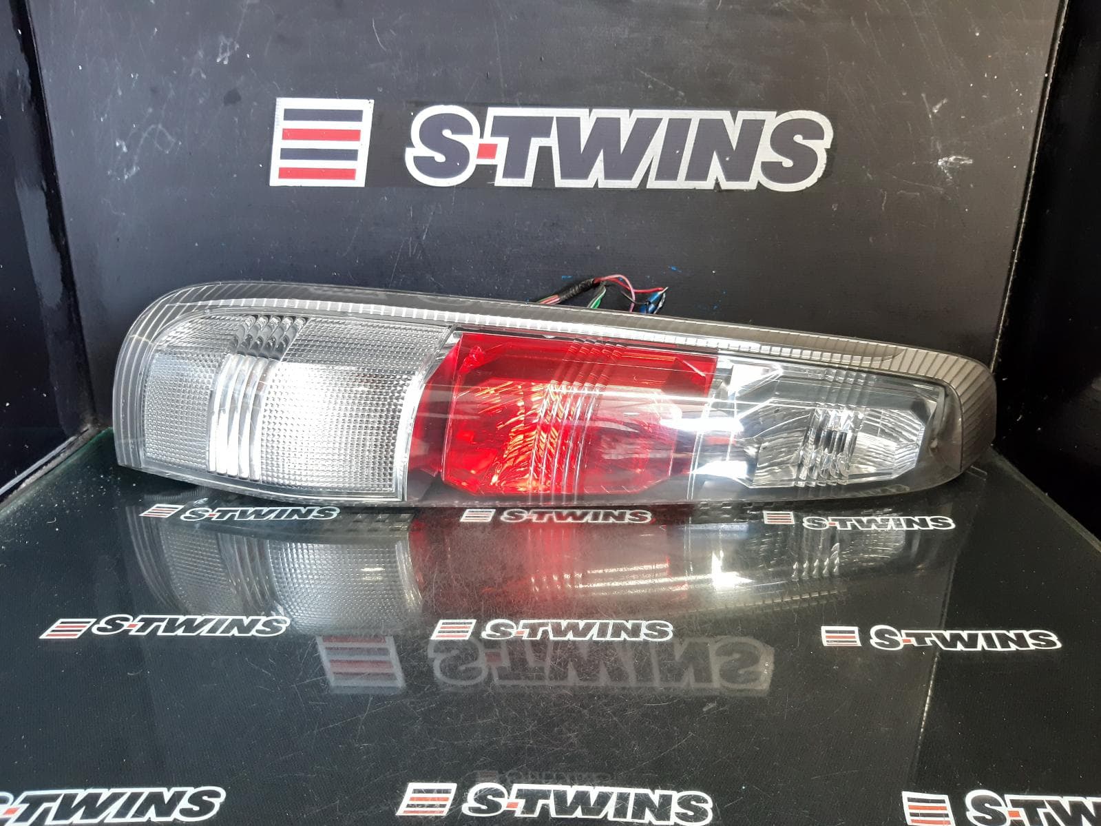 Used auto part listing image: 2006 NISSAN XTRAIL LEFT TAILLIGHT T30, ST-S EXTREME, CLEAR TYPE, 10/06-09/07 0000369432