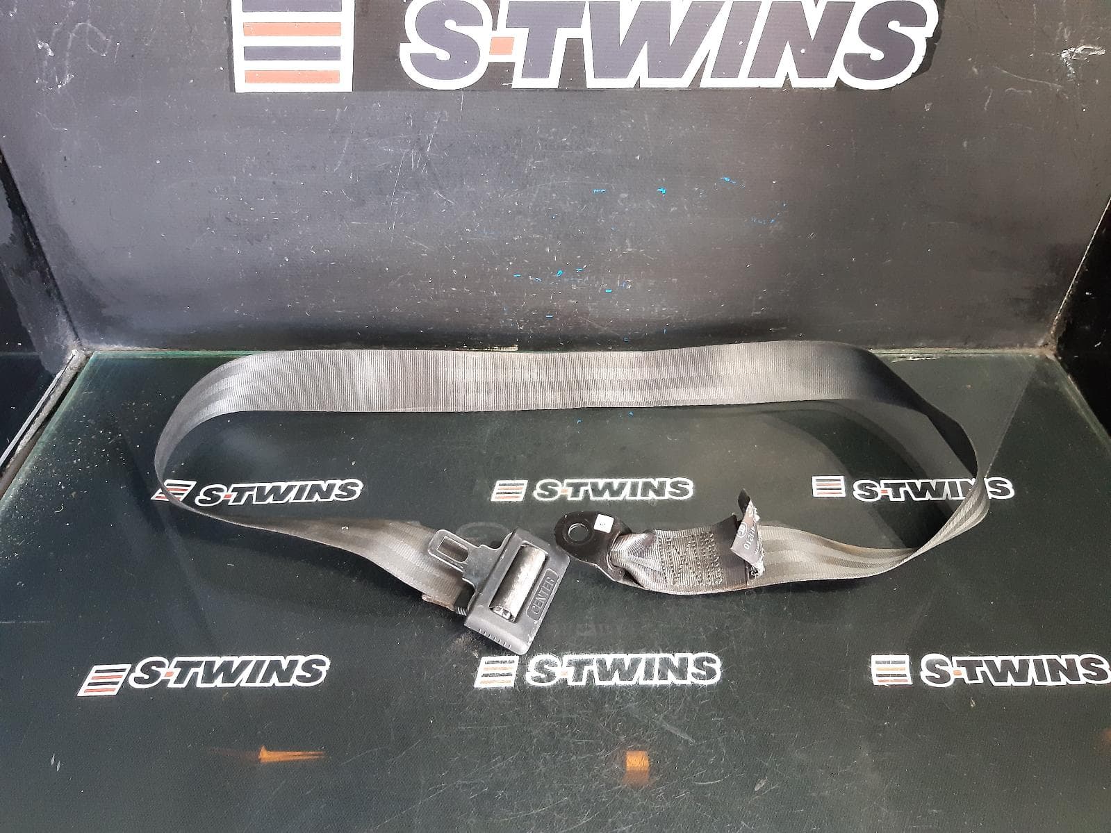Used auto part listing image: 2017 HYUNDAI ILOAD/IMAX SEAT BELT STALK CENTRE FRONT (BENCH SEAT), SEAT BELT ONLY, TQ, 11/07-03/21 0000369660