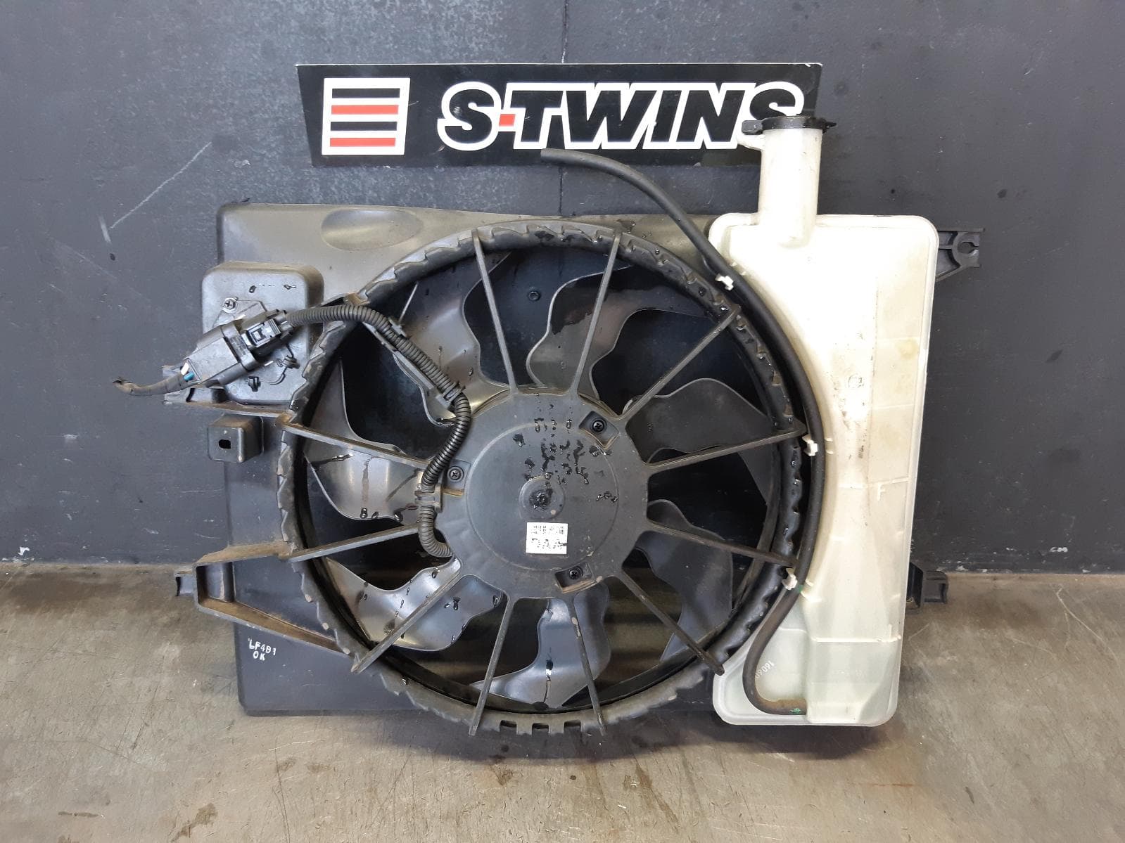 Used auto part listing image: 2016 HYUNDAI I30 FAN RADIATOR FAN, 1.8/2.0, PETROL, GD, 04/15-02/17 0000369399