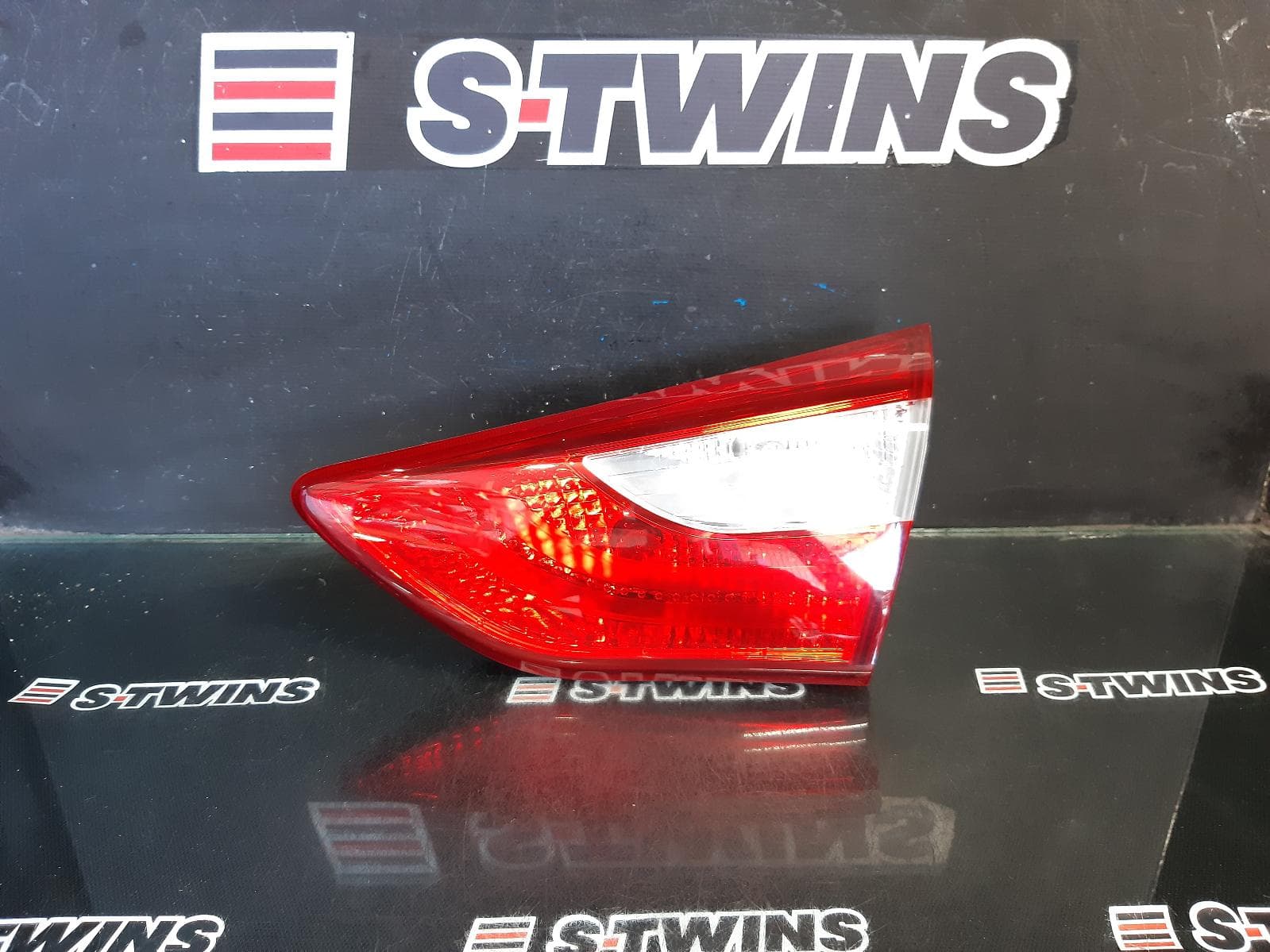 Used auto part listing image: 2016 HYUNDAI I30 REAR GARNISH TAILGATE LAMP (RH SIDE), GD, 3DR/5DR HATCH, 03/12-02/17 0000369411