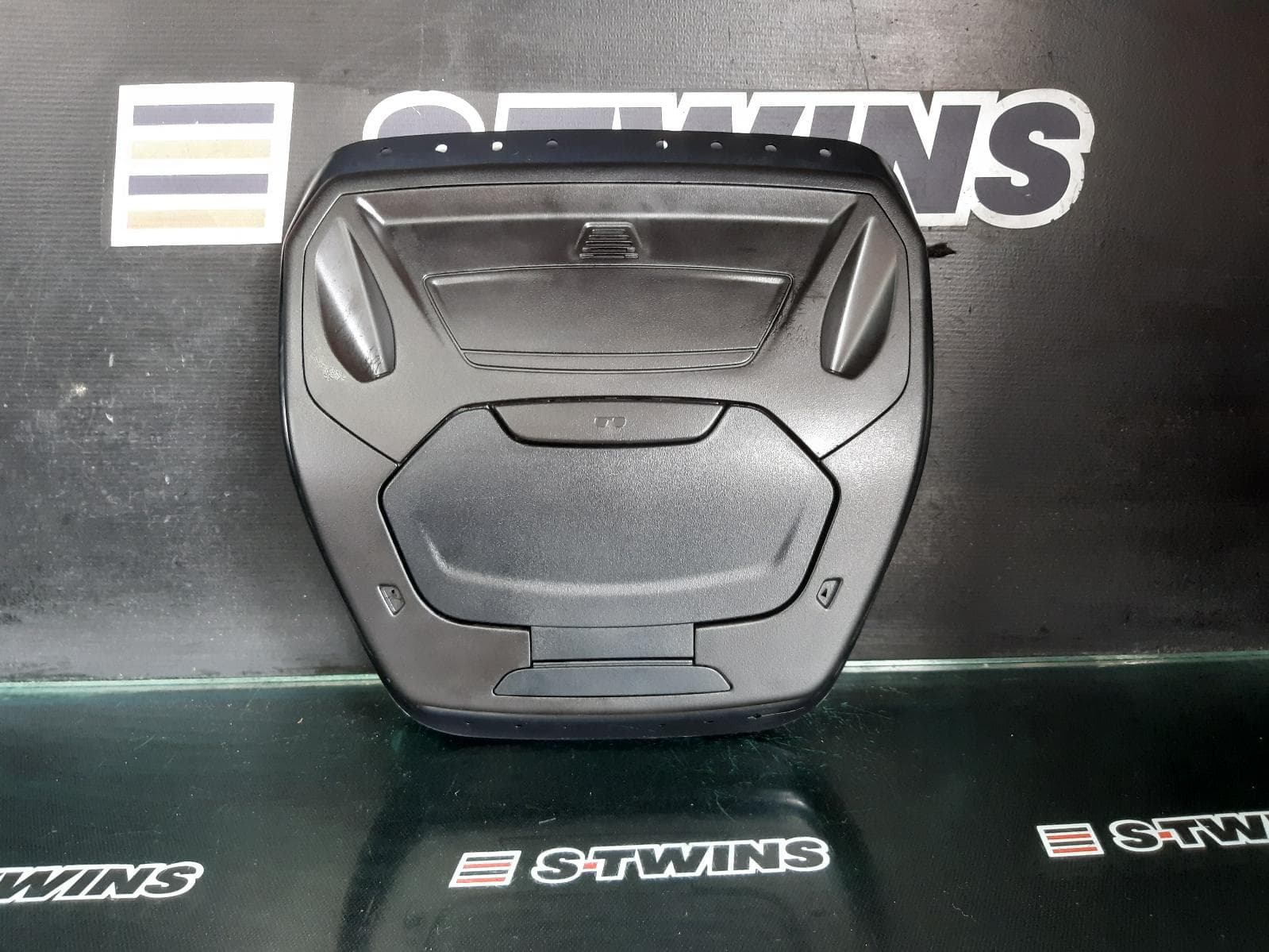 Used auto part listing image: 2017 FORD FOCUS COURTESY LIGHT FRONT, NON SUNROOF BUTTONS TYPE, LZ, 07/15-11/18 0000230918