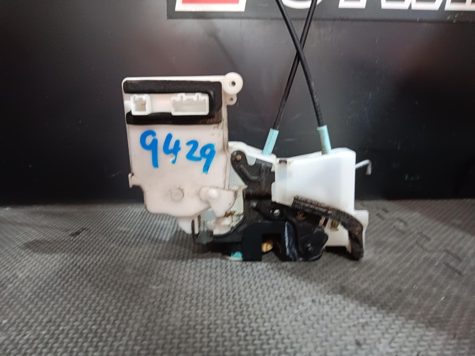 Used auto part listing image: 2011 MAZDA CX9 DOOR BOOT GATE LOCK RIGHT REAR DOOR LOCK, TB, 12/07-12/15 0000365617