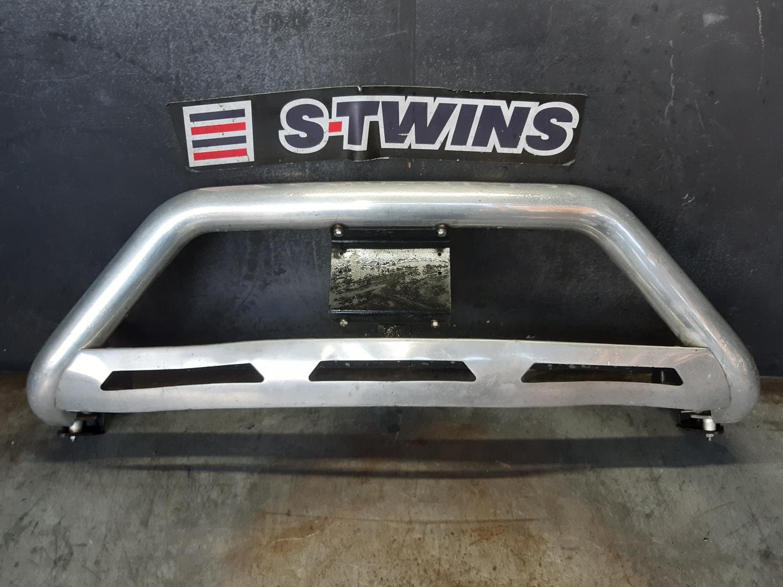 Used auto part listing image: 2013 HYUNDAI SANTA FE FRONT BUMPER NUDGE BAR, DM, 06/12-05/15 0000234747