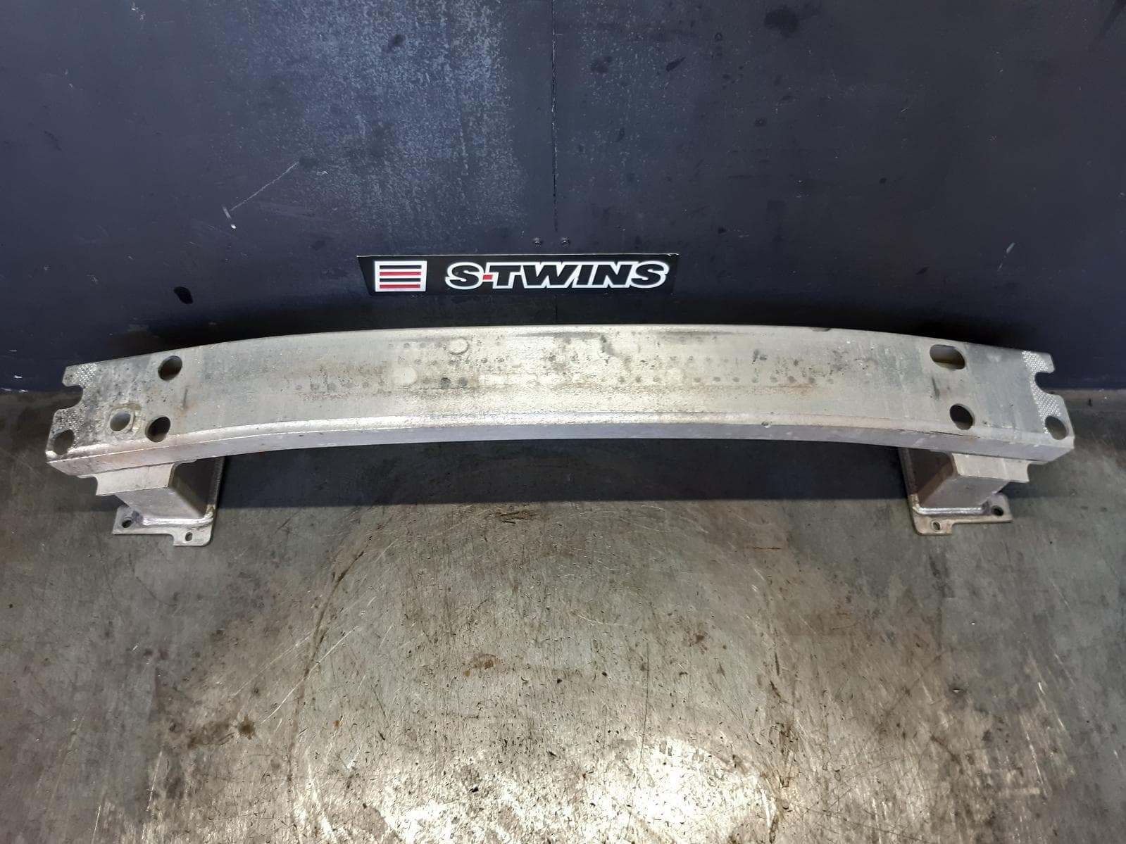 Used auto part listing image: 2018 NISSAN PATHFINDER F BAR REINFORC BRACK REINFORCEMENT, R52, 06/13-04/21 0000369818