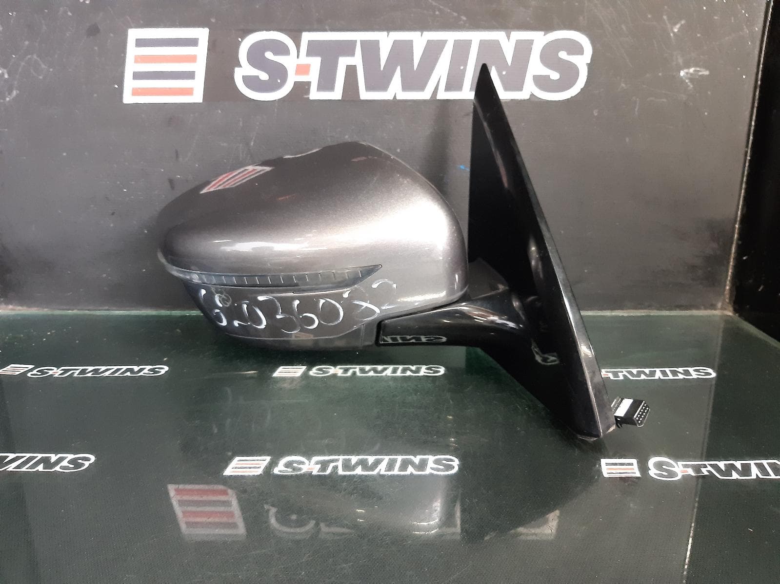 Used auto part listing image: 2018 NISSAN PATHFINDER RIGHT DOOR MIRROR R52, ST, NON HEATED, NON MEMORY TYPE, 12/16-04/21 0000369841