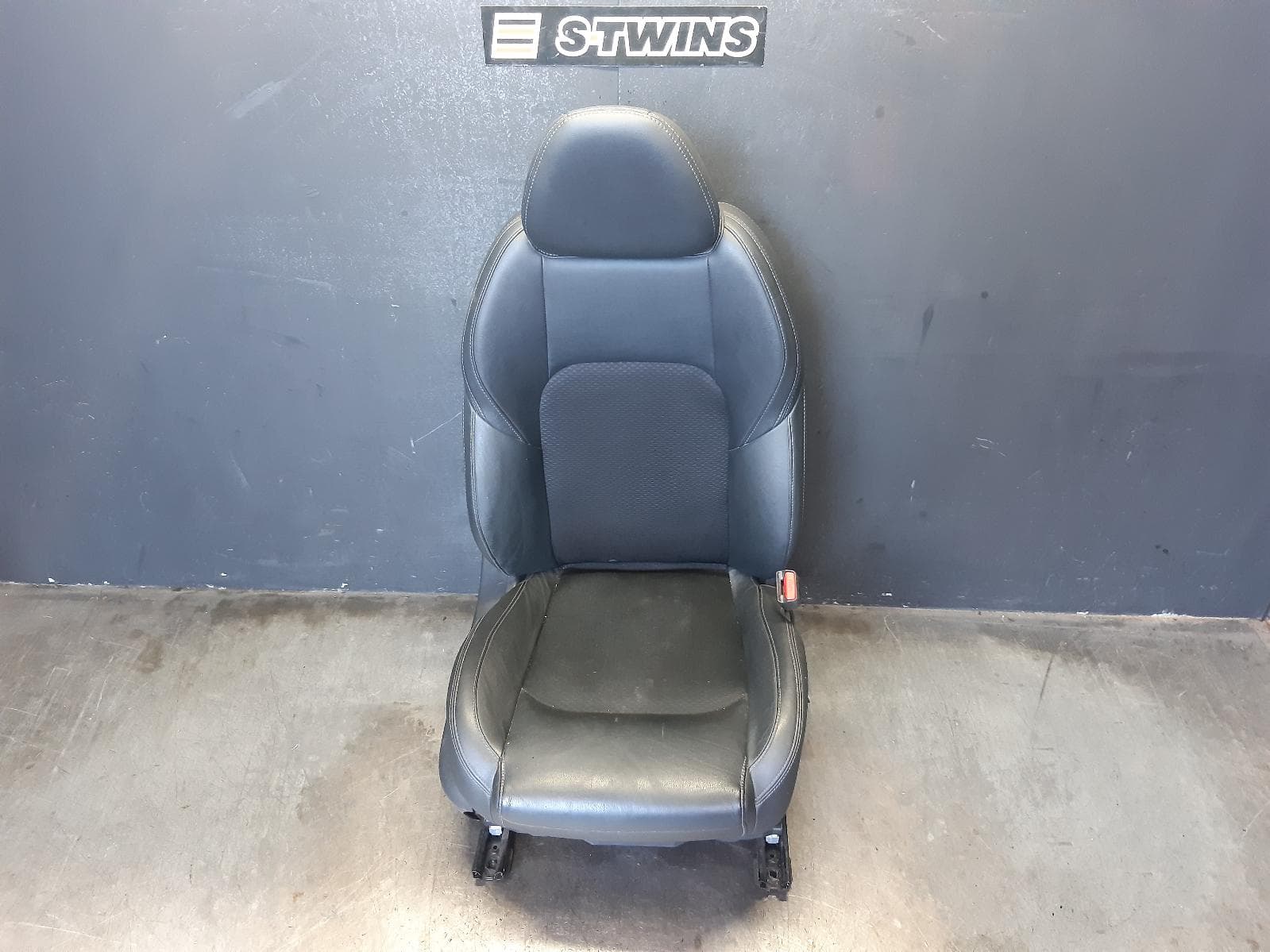 Used auto part listing image: 2019 NISSAN QASHQAI FRONT SEAT RH FRONT, J11, LEATHER, W/ ELECT ADJUSTEMNT TYPE, Ti/TL, 12/13-07/21 0000369580