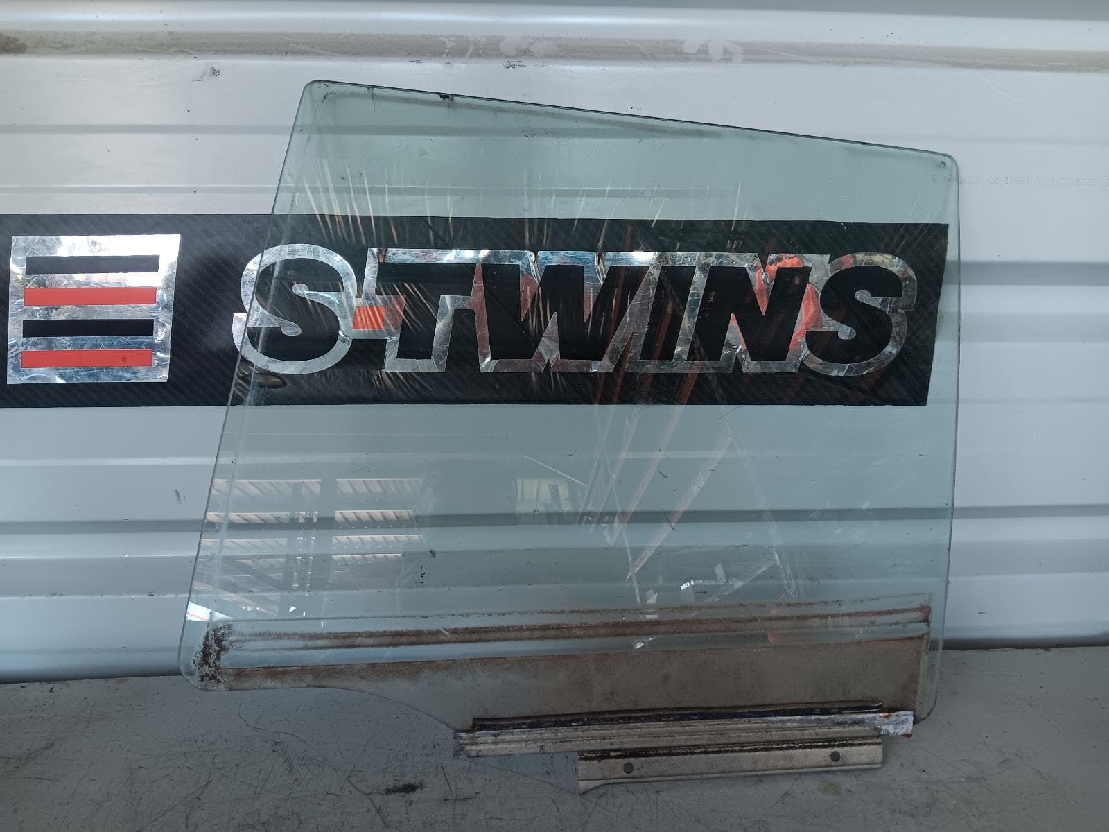 Used auto part listing image: 2012 SUZUKI SWIFT LEFT REAR DOOR WINDOW FZ, 08/10-03/17 0000368743