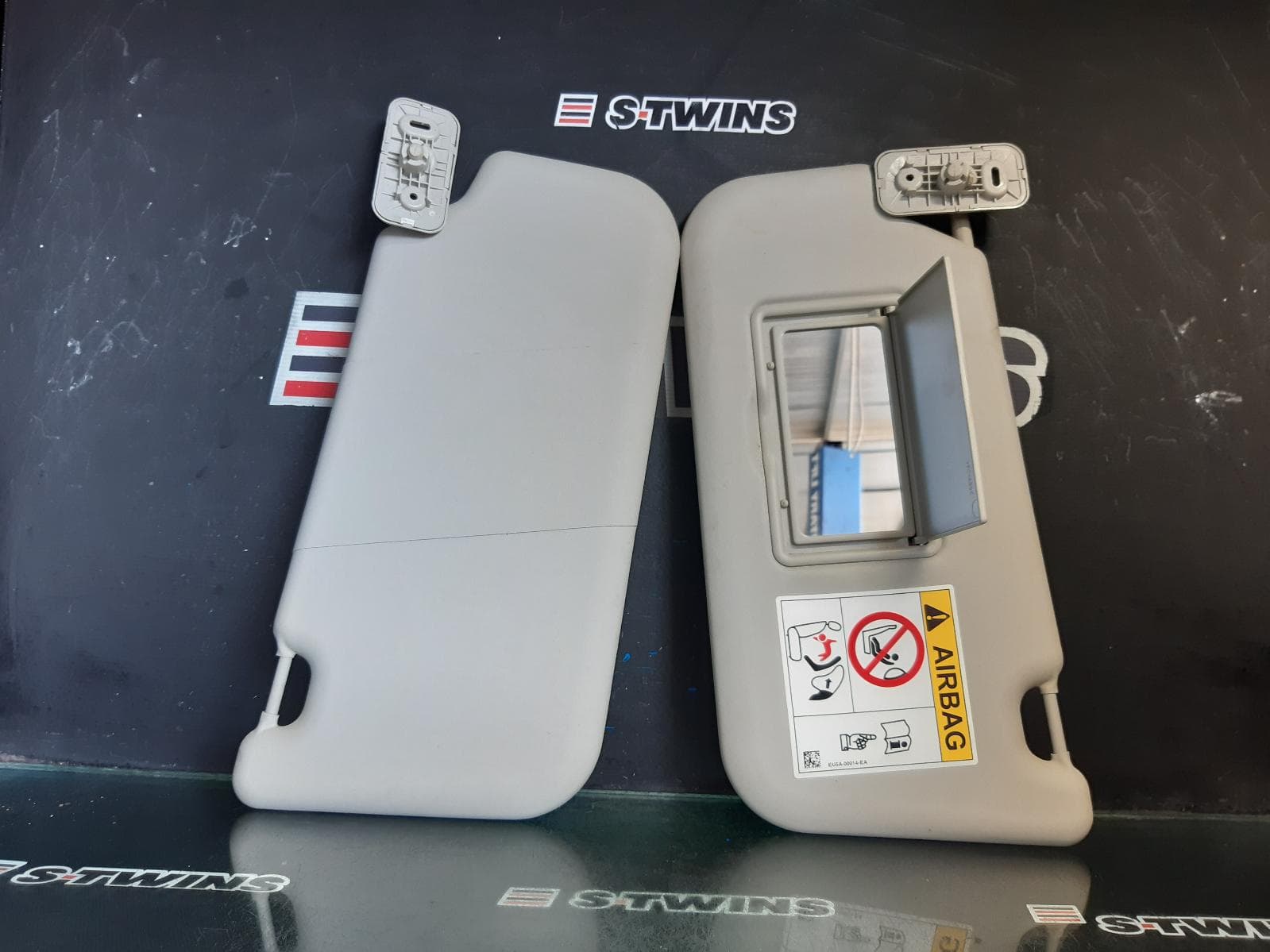 Used auto part listing image: 2018 MAZDA BT50 SUNVISOR UP-UR, PAIR, 10/11-06/20 0000370653