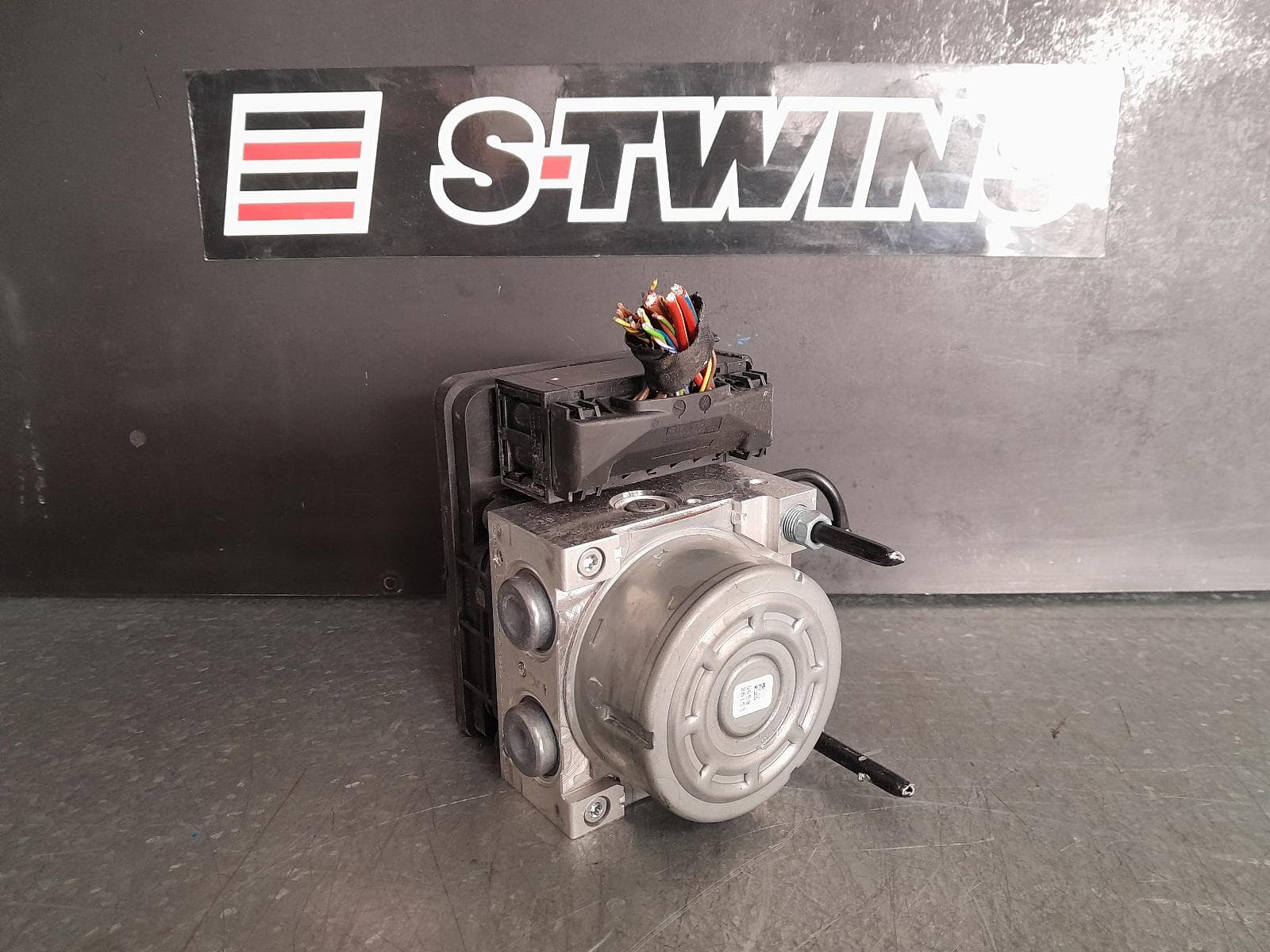 Used auto part listing image: 2016 BMW 3 SERIES ABS PUMP MODULATOR F34, HATCH, P/N 34516881176, 03/13- 0000317268