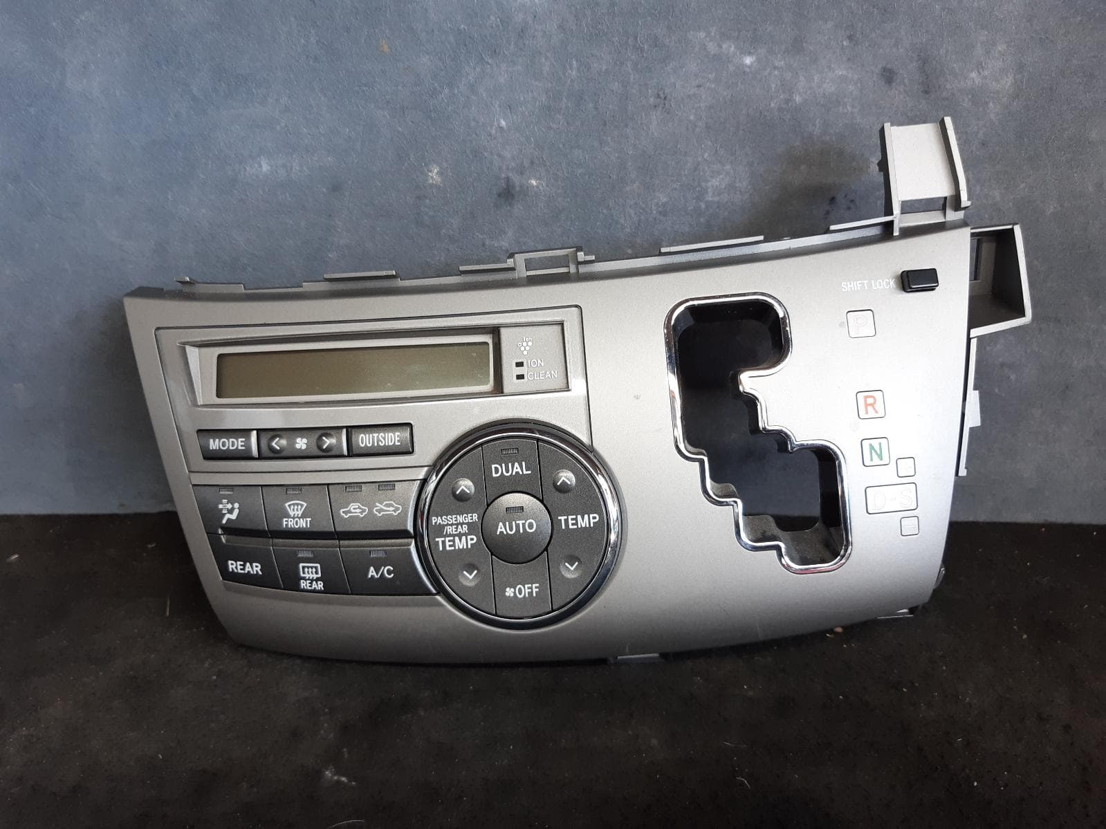 Used auto part listing image: 2009 TOYOTA ESTIMA HEATER AC CONTROLS XR50, 05-19 0000098167