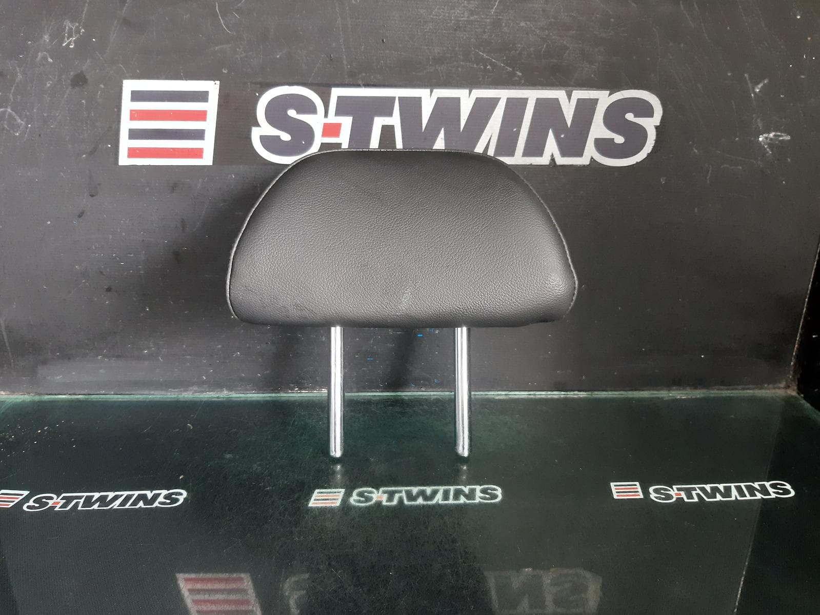 Used auto part listing image: 2021 HYUNDAI I30 HEADREST CENTRE REAR 2ND ROW, LEATHER, GREY, GO/ACTIVE, PD, 03/17- 0000370047