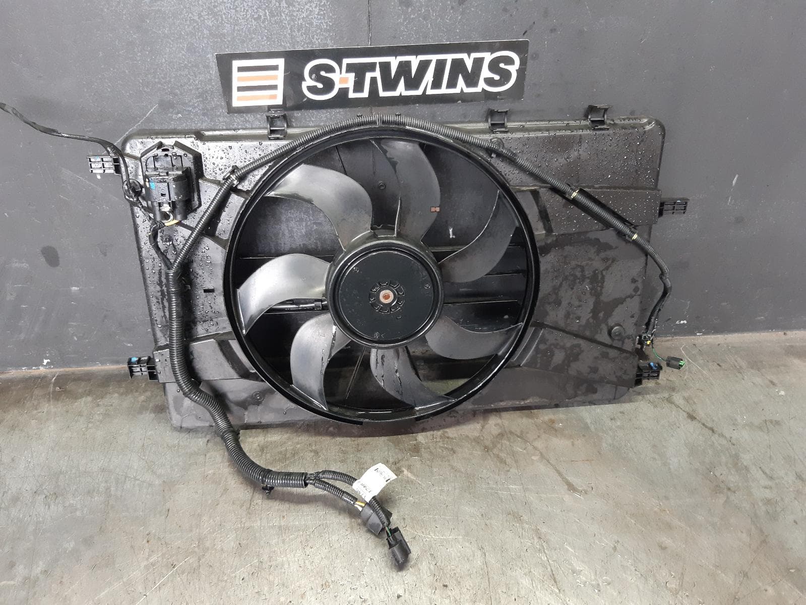 Used auto part listing image: 2015 HOLDEN CRUZE FAN RADIATOR FAN, 1.6, PETROL, MANUAL T/M, JH, 03/13-01/17 0000370235