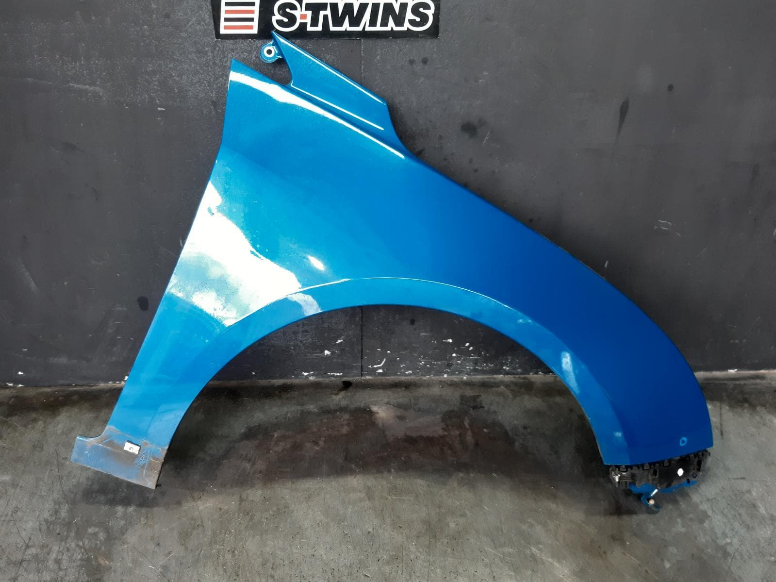 Used auto part listing image: 2015 HOLDEN CRUZE RIGHT GUARD JH, SRi/SRi-V/Z SERIES, NON INDICATOR, W/ SKIRT TYPE, 01/15-01/17 0000370114