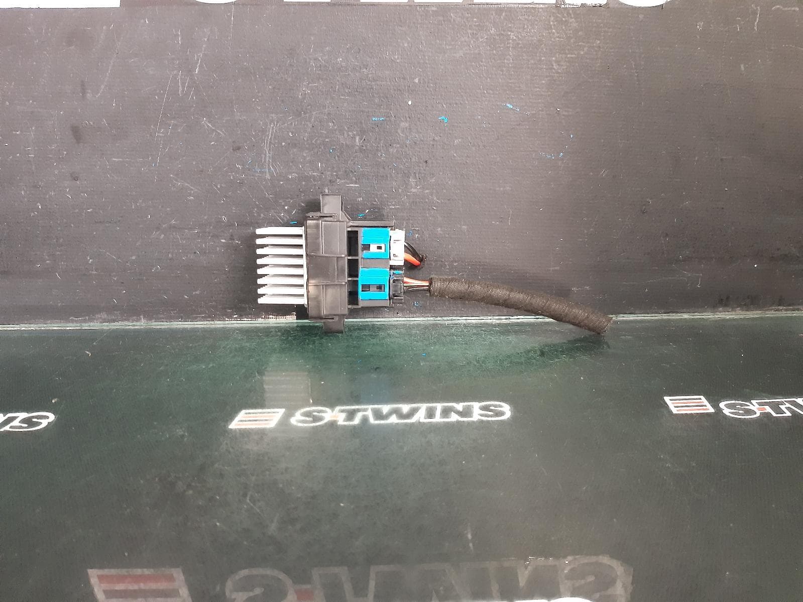 Used auto part listing image: 2015 HOLDEN CRUZE FAN SPEED RESISTOR JH, 03/11-01/17 0000370150