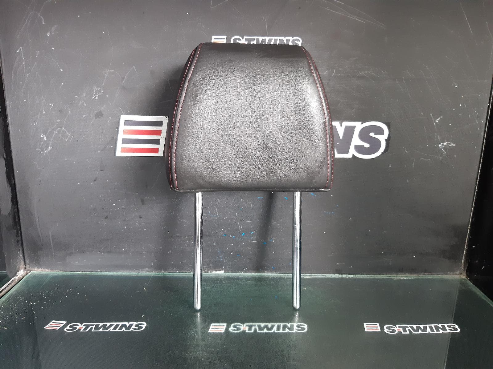 Used auto part listing image: 2015 HOLDEN CRUZE HEADREST RH FRONT, LEATHER, JH, 03/11-01/17 0000370128