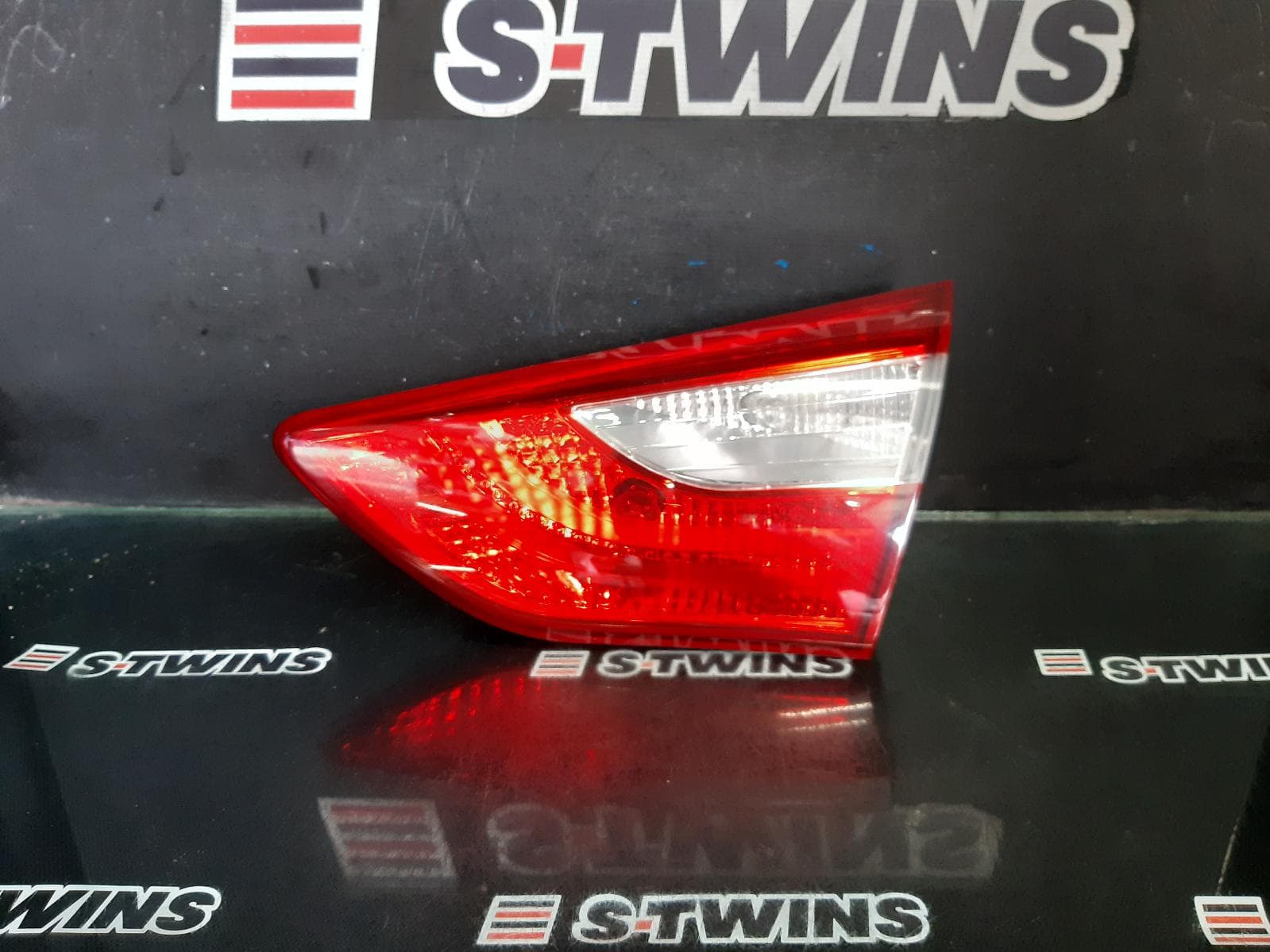Used auto part listing image: 2016 HYUNDAI I30 REAR GARNISH TAILGATE LAMP (RH SIDE), GD, 3DR/5DR HATCH, 03/12-02/17 0000369939